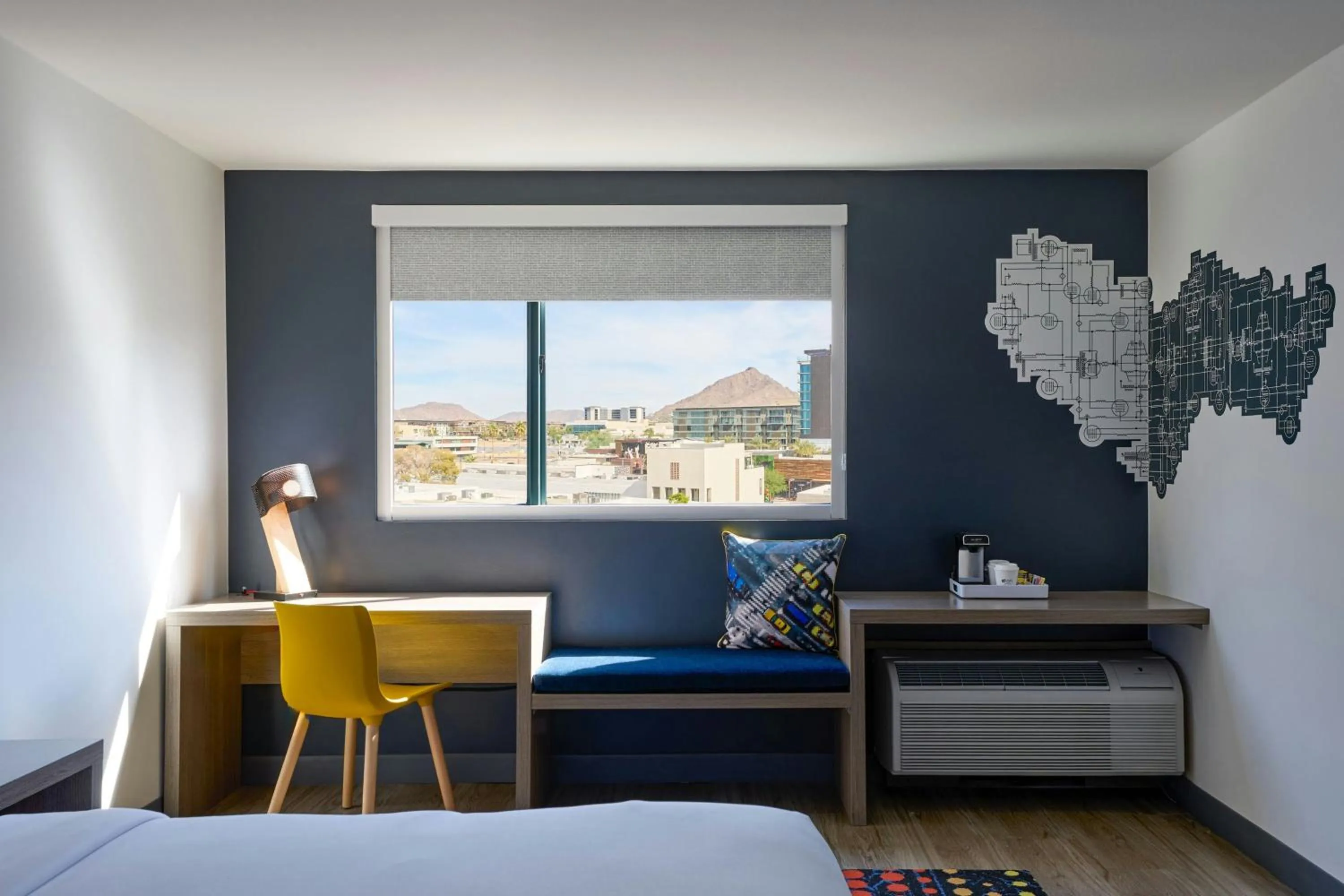 Photo of the whole room, Bed in Aloft Scottsdale