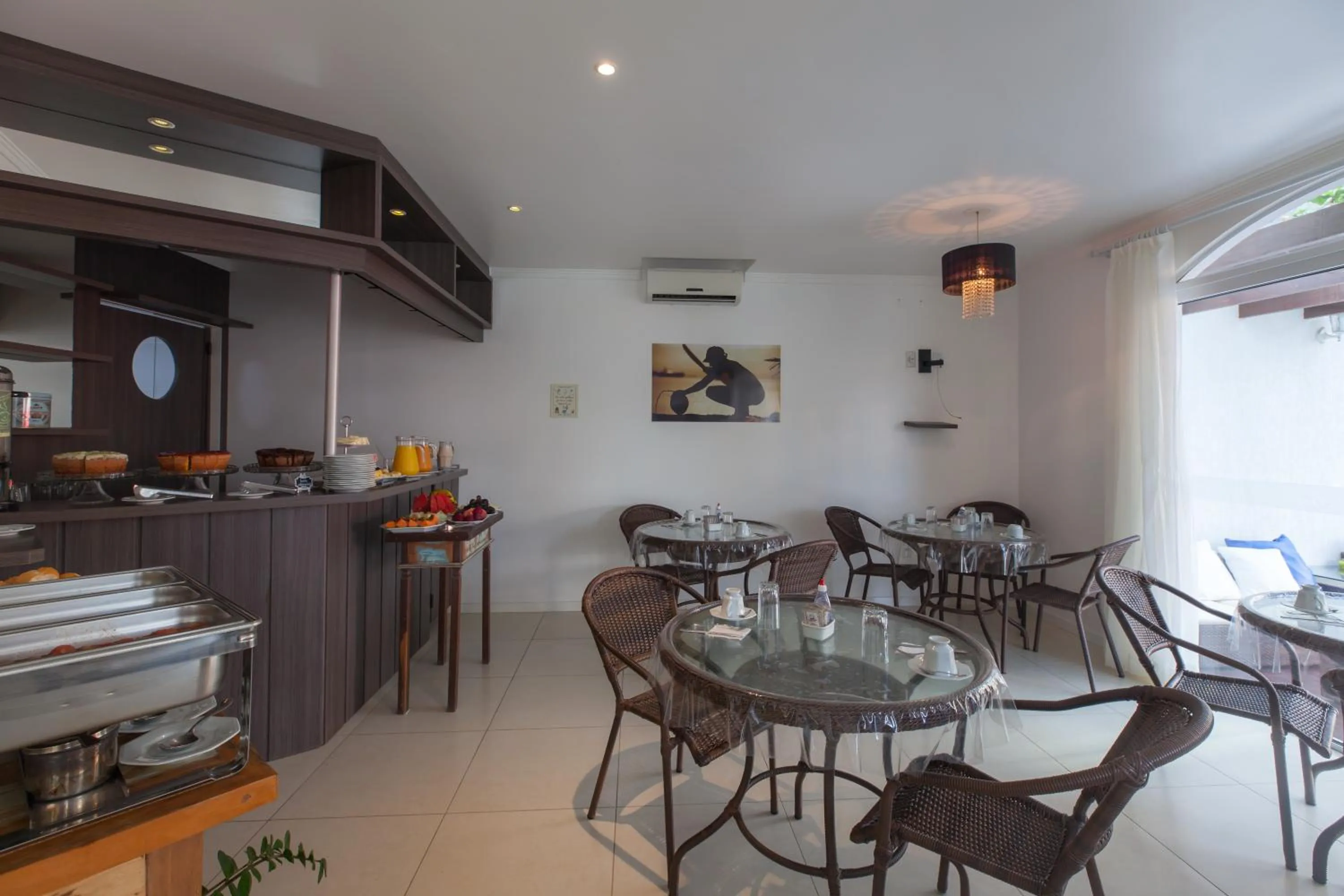 Buffet breakfast in Pousada Oásis de Mariscal