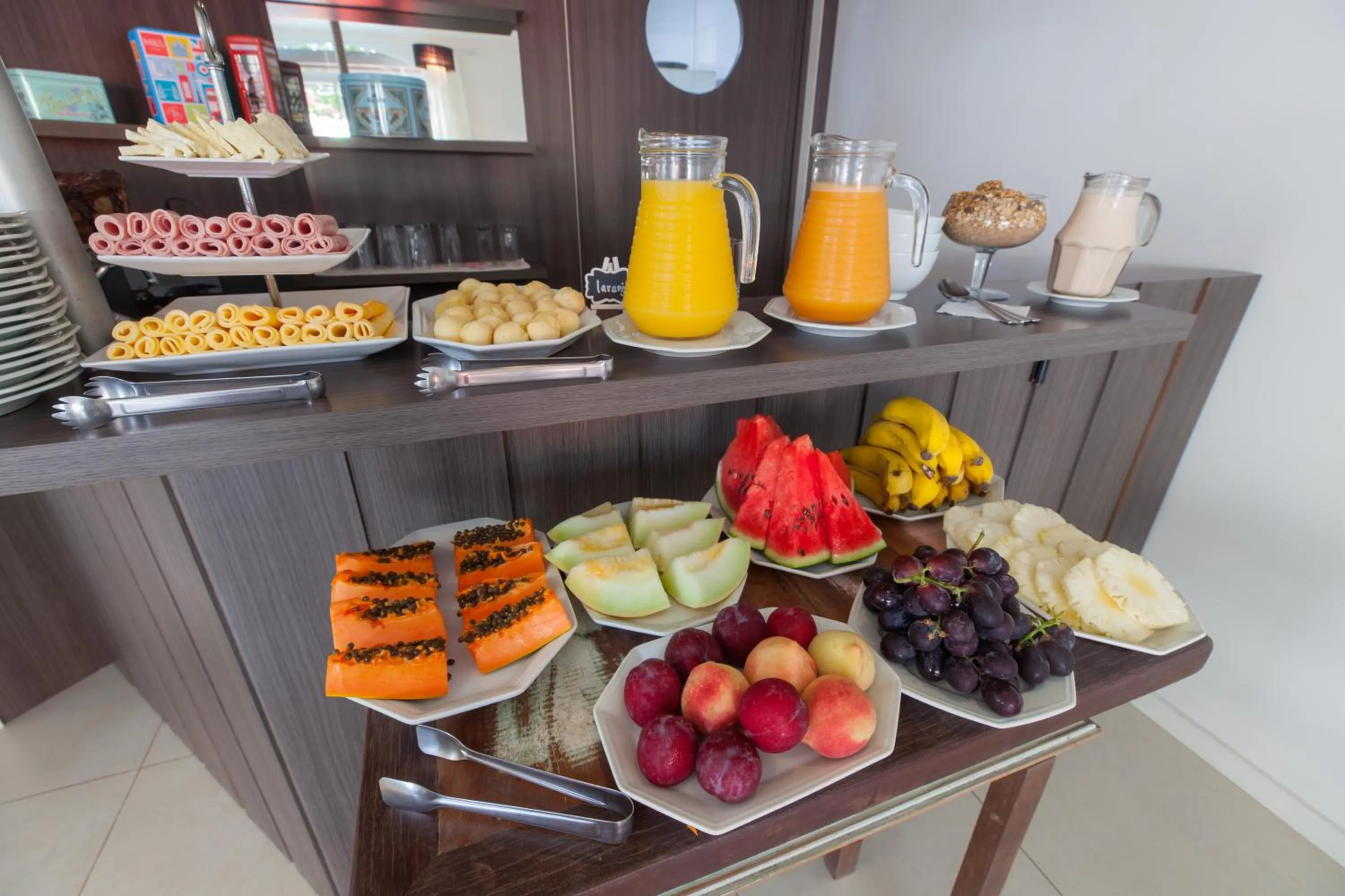 Buffet breakfast in Pousada Oásis de Mariscal