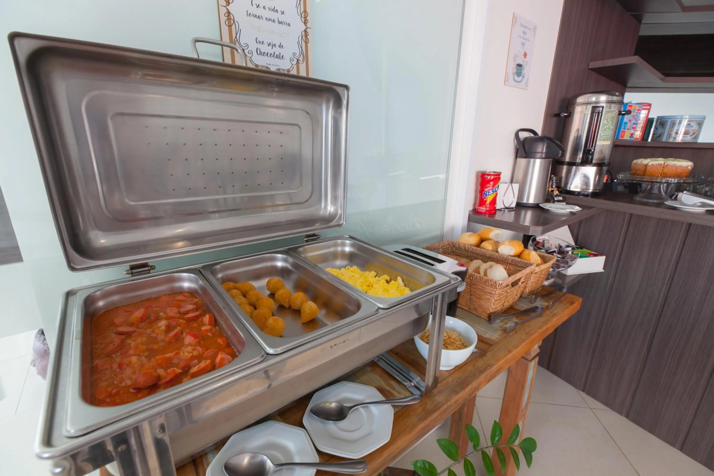 Buffet breakfast in Pousada Oásis de Mariscal