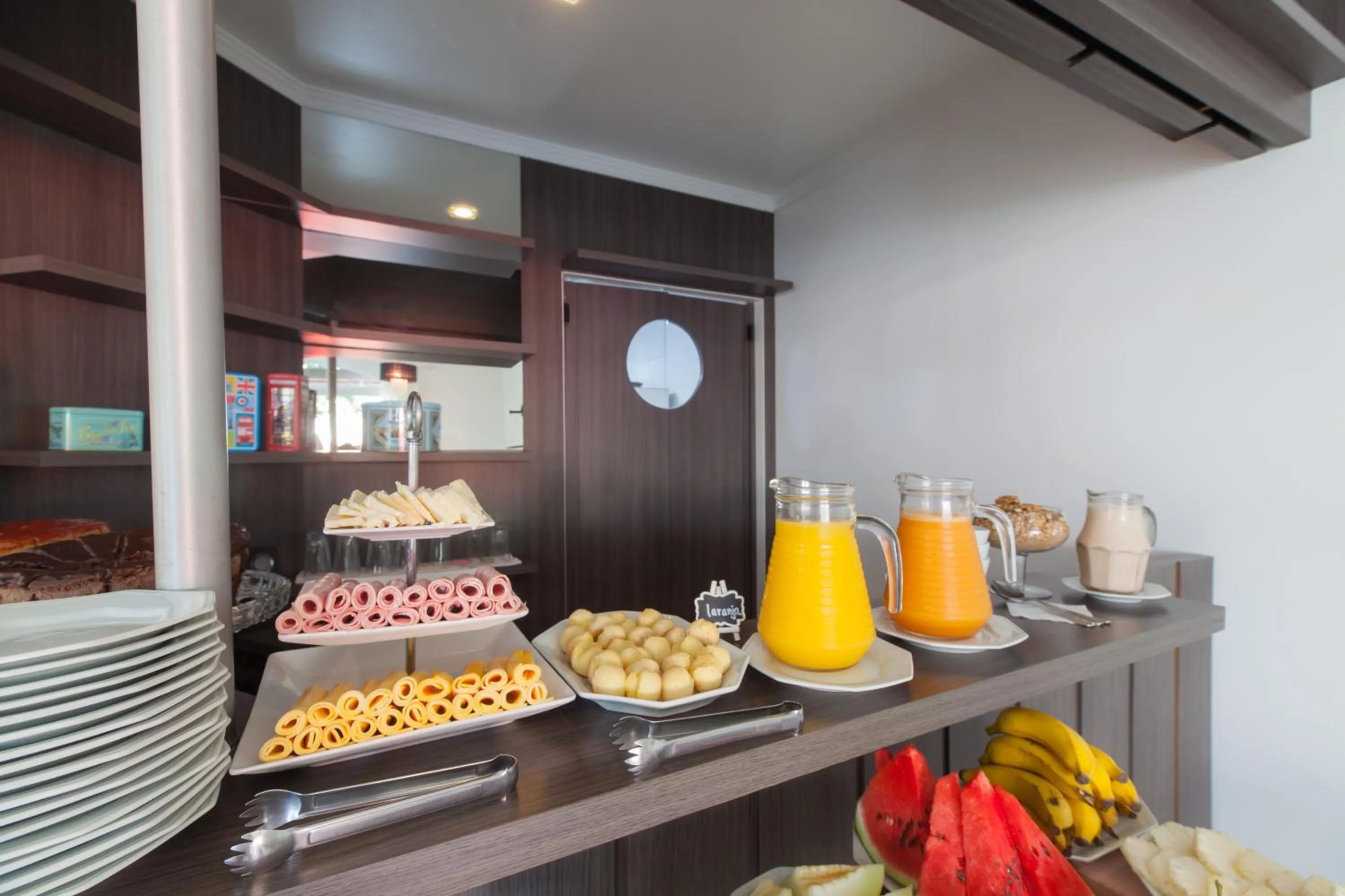 Buffet breakfast in Pousada Oásis de Mariscal