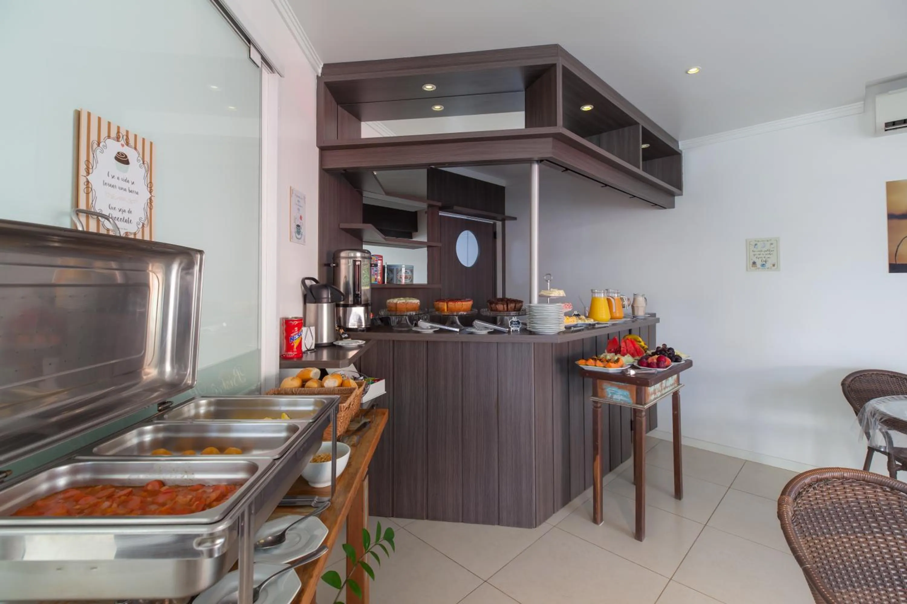 Buffet breakfast in Pousada Oásis de Mariscal