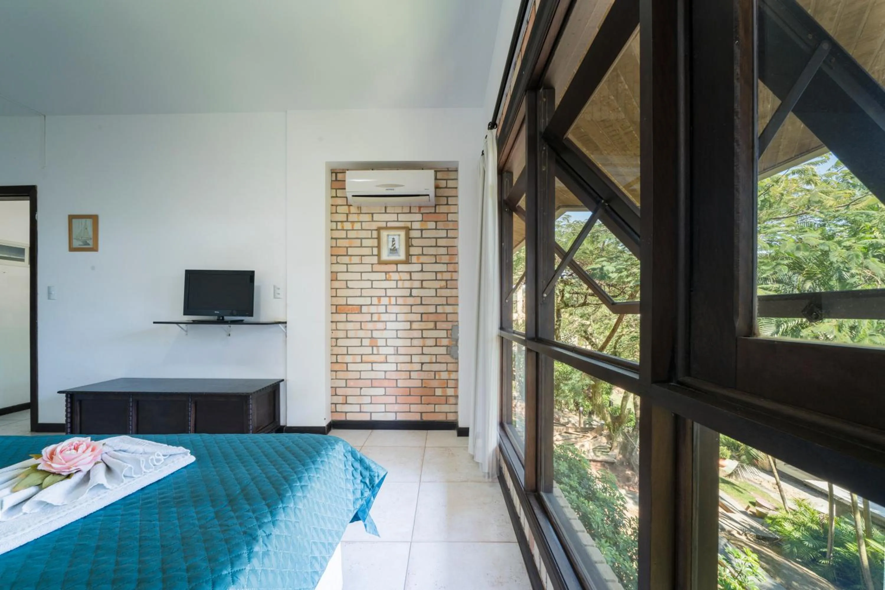 TV and multimedia, Bed in Pousada Albacora