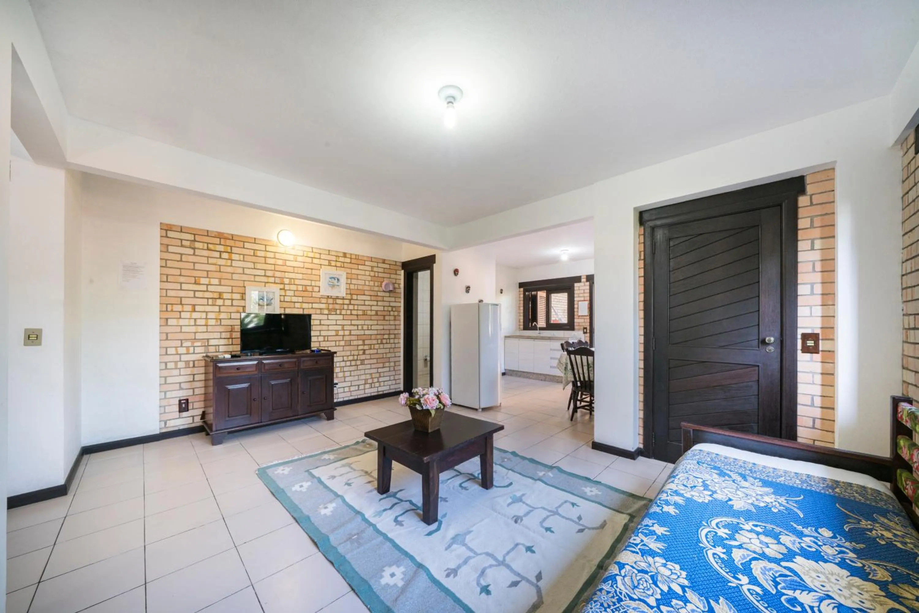 Communal lounge/ TV room, Bed in Pousada Albacora