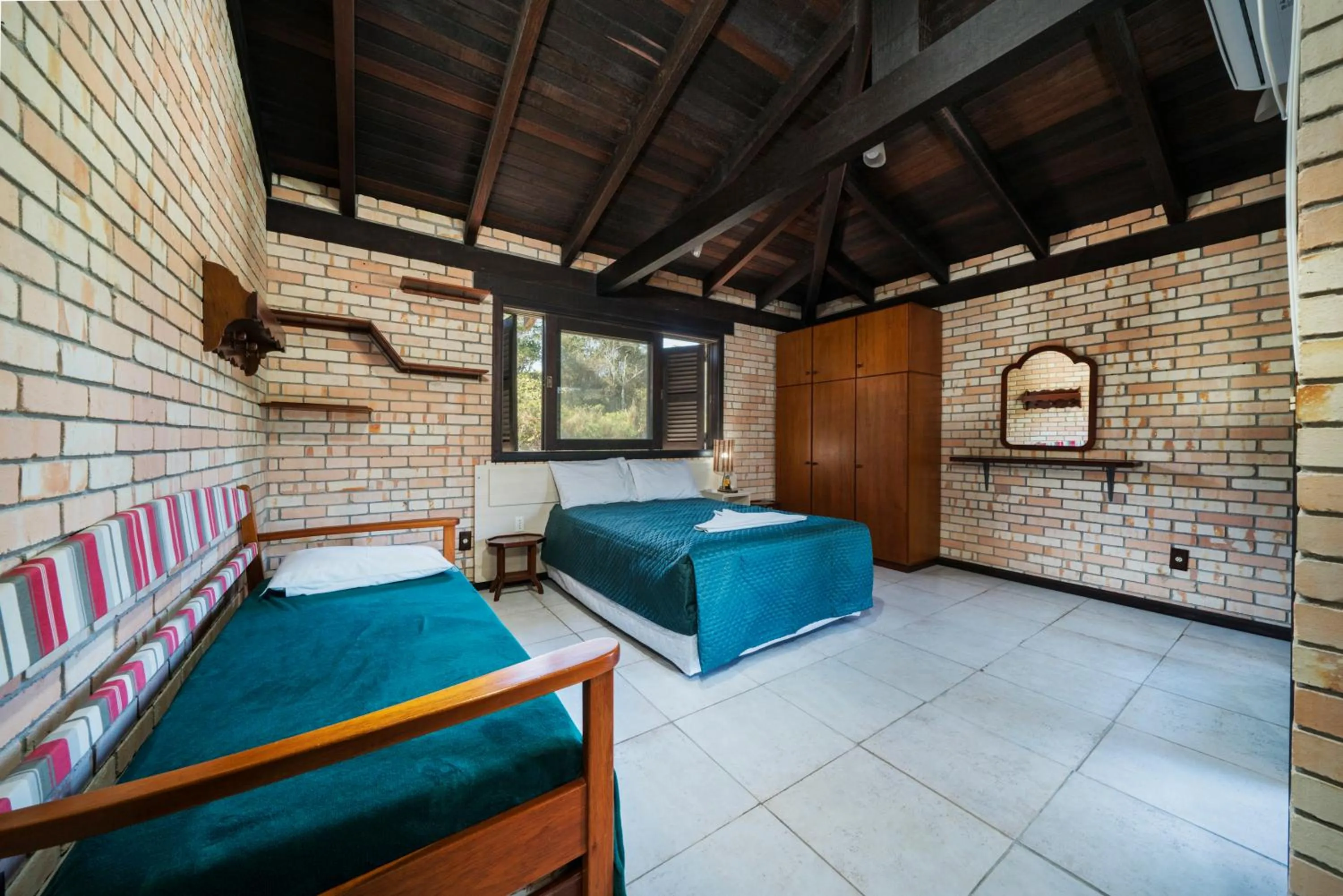 Photo of the whole room, Bed in Pousada Albacora