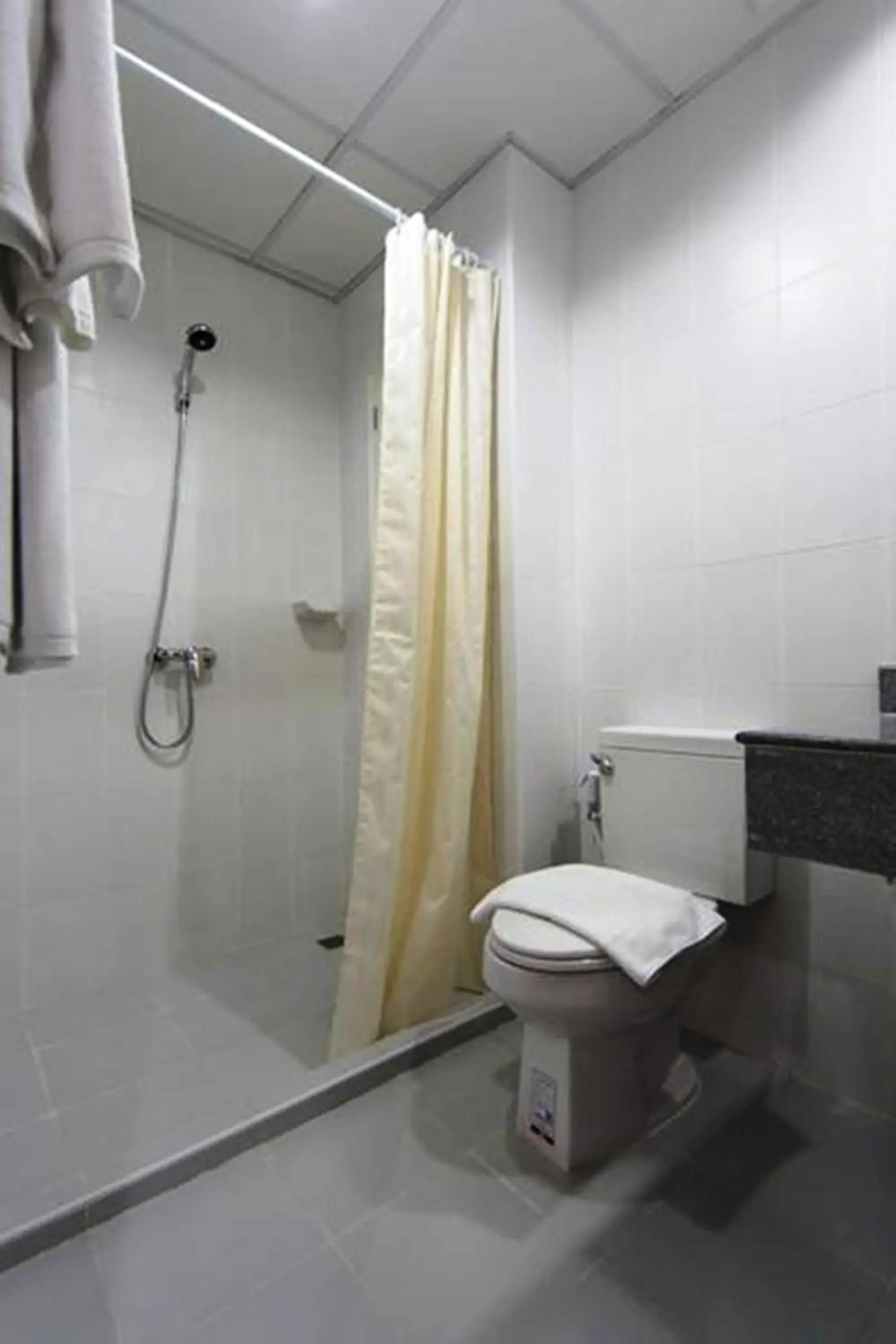 Shower in Gateway Hotel Pratunam Shower in Gateway Hotel Pratunam