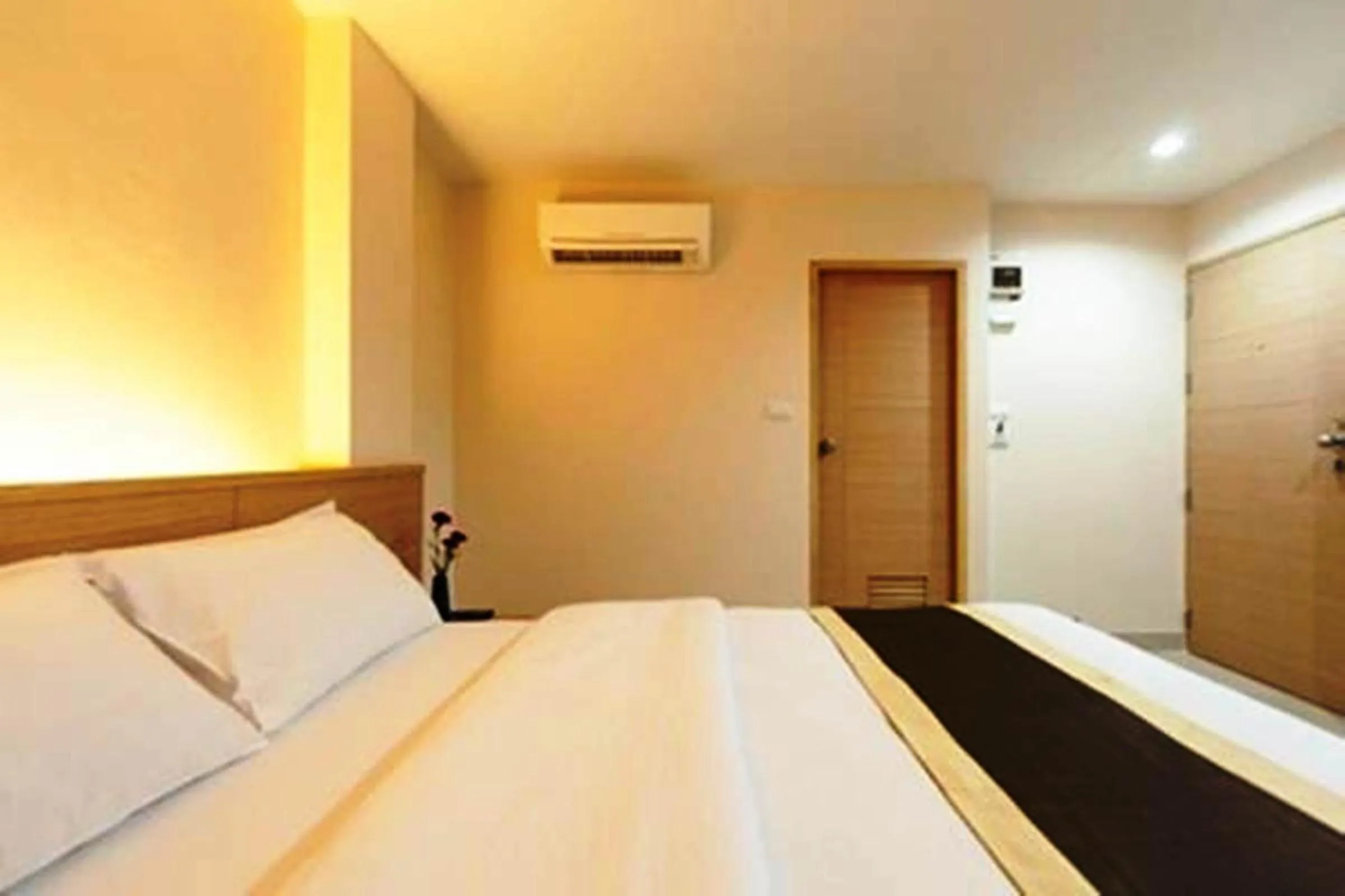 Bed in Gateway Hotel Pratunam