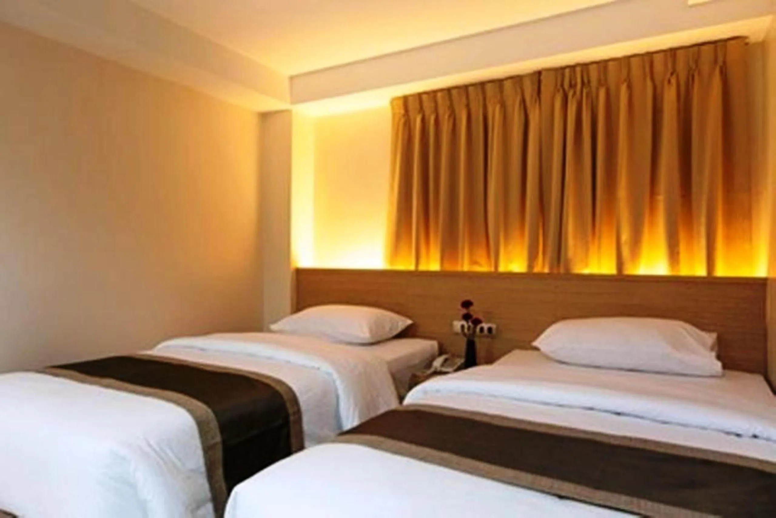 Bed in Gateway Hotel Pratunam