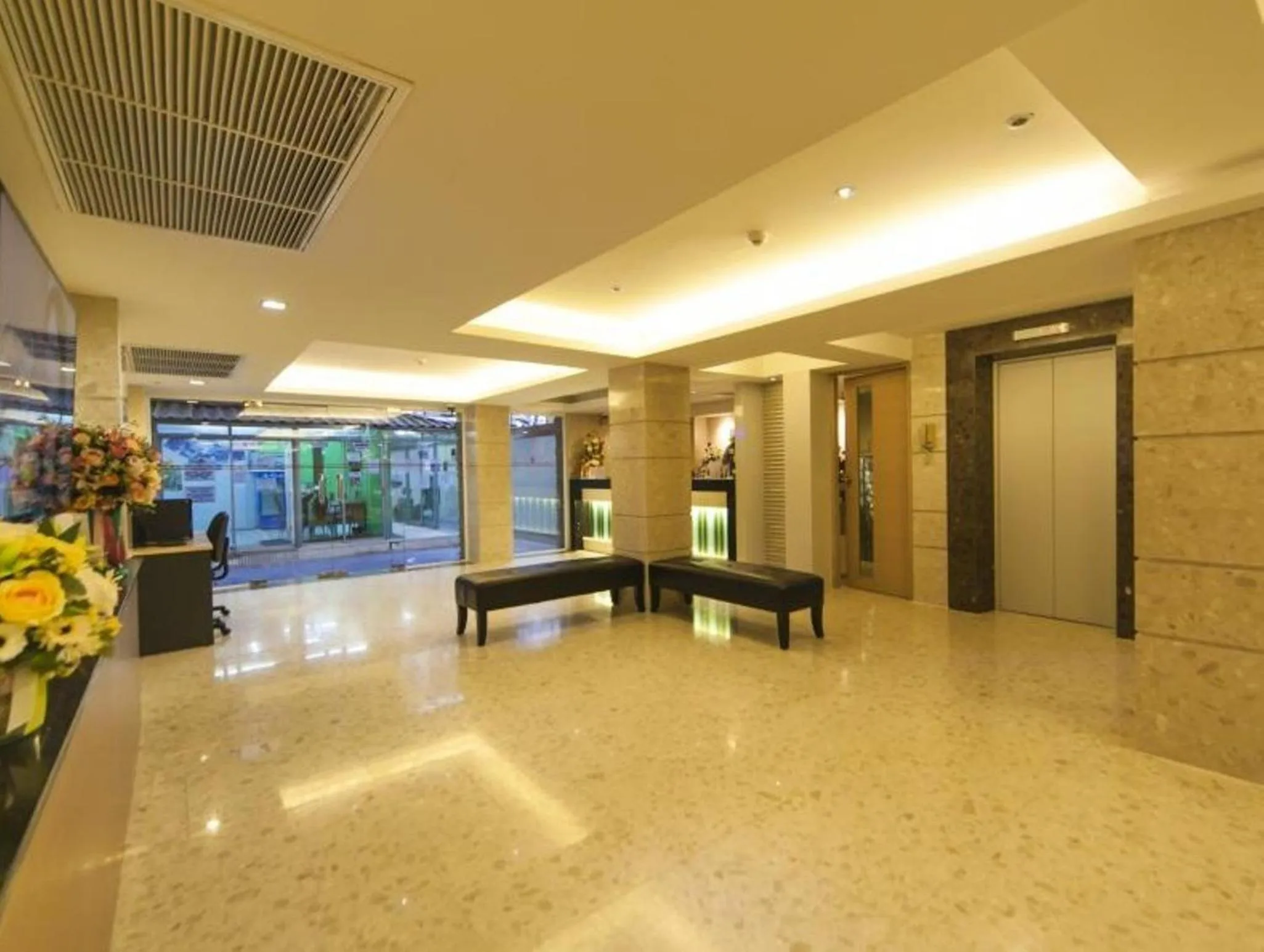 Lobby or reception in Gateway Hotel Pratunam