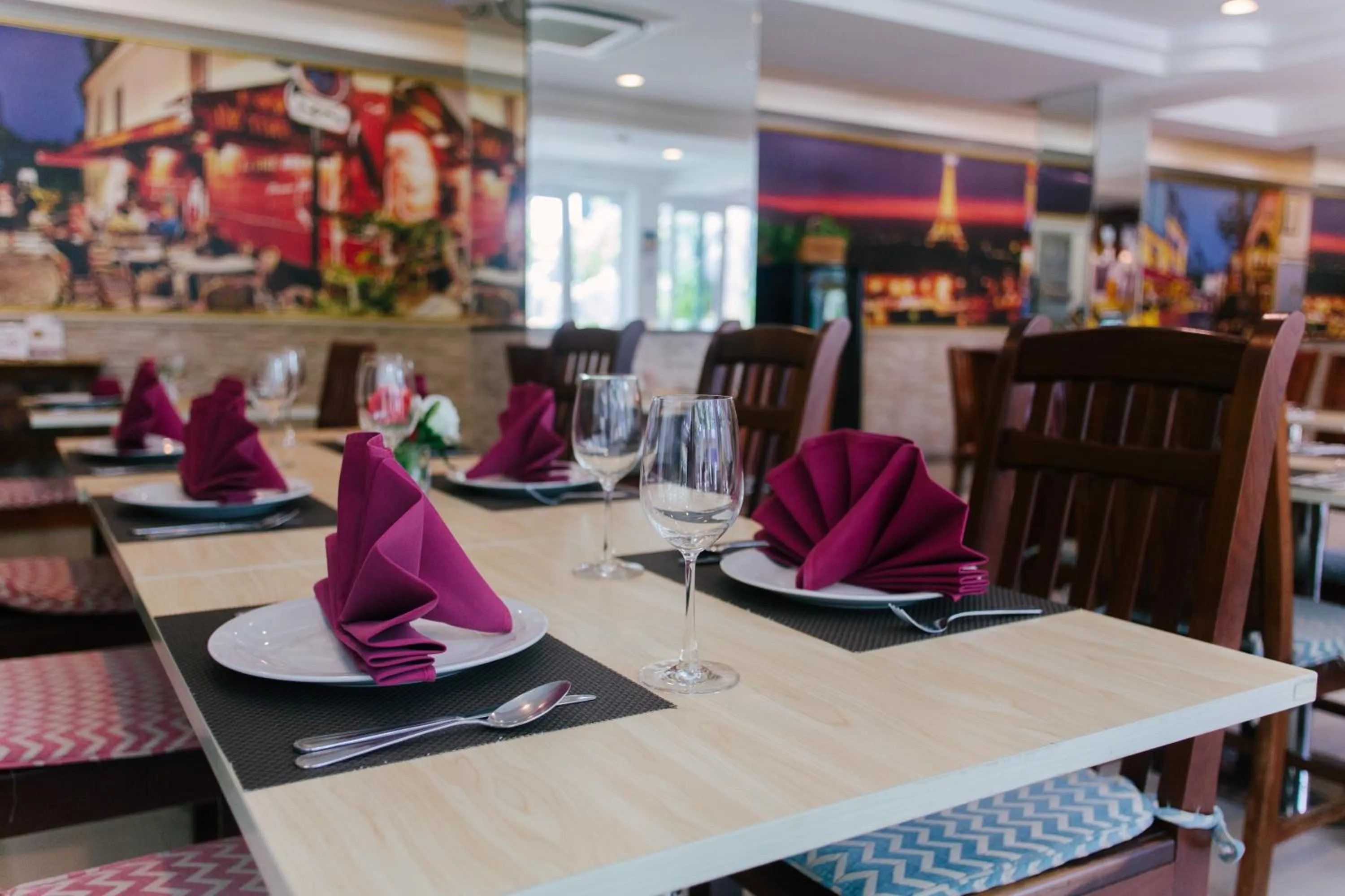 Restaurant/places to eat in Best Western Royal Buriram