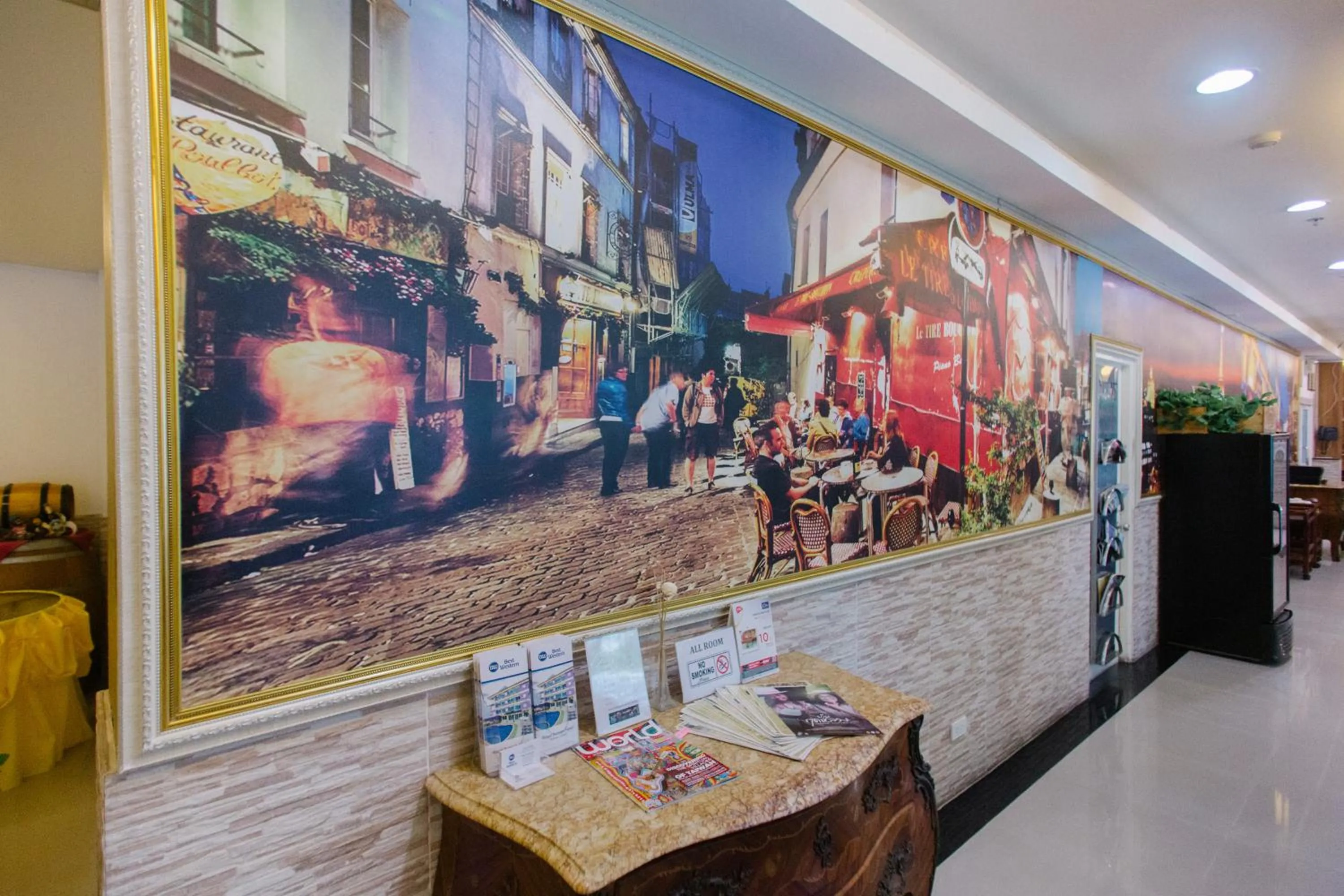 Restaurant/places to eat in Best Western Royal Buriram