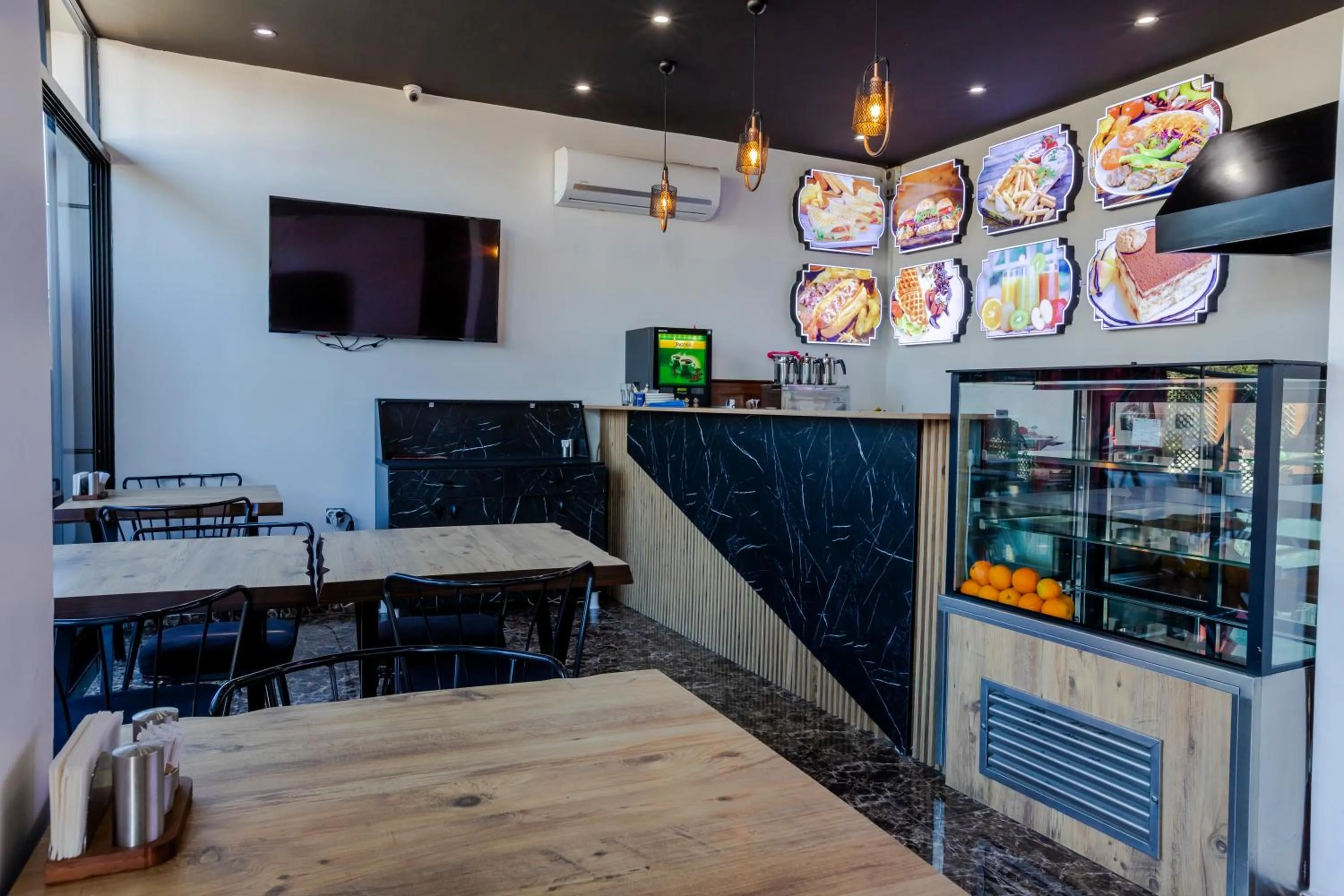 Restaurant/places to eat in Acar Airport Hotel