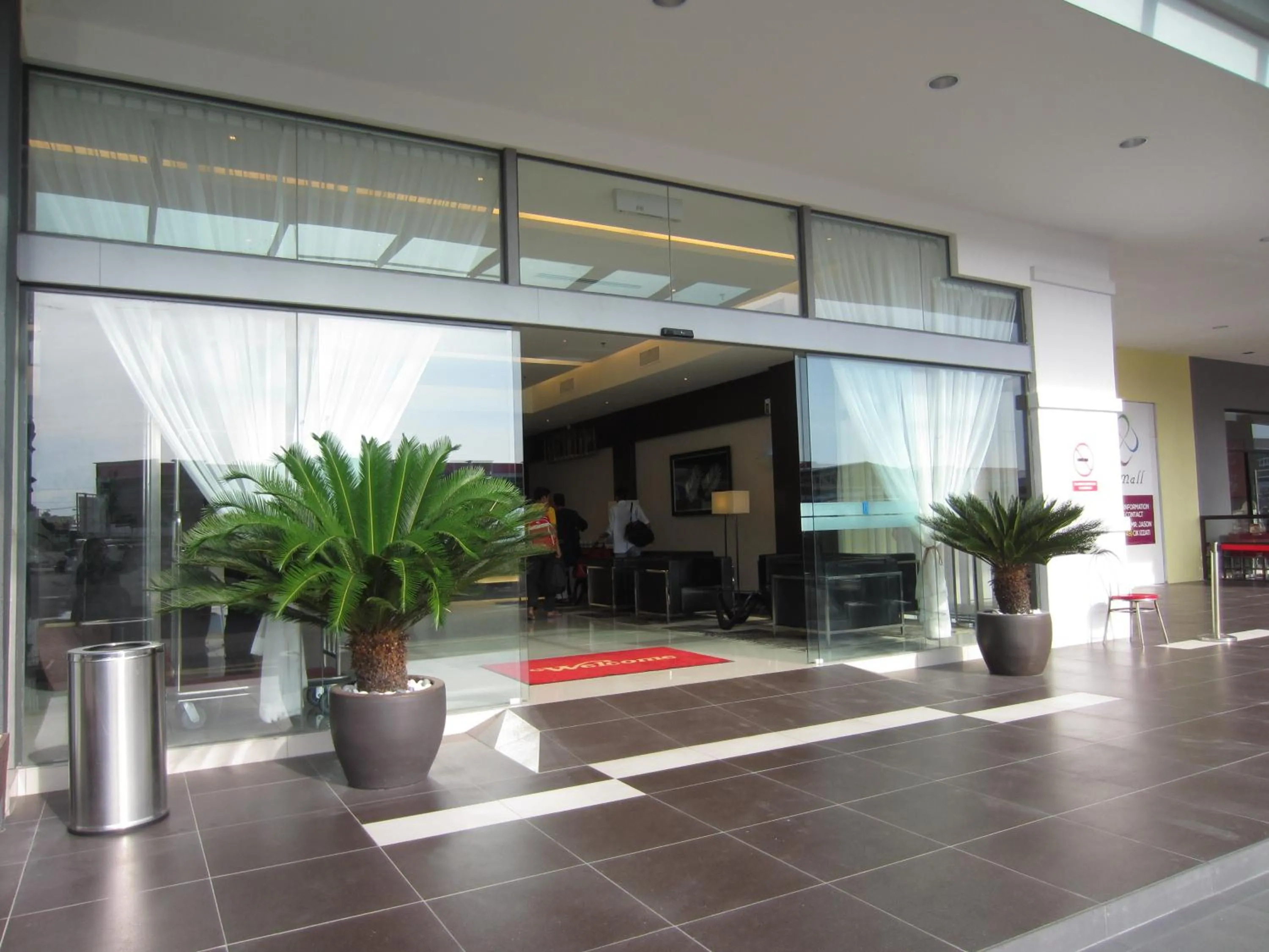 Facade/entrance in D Hotel