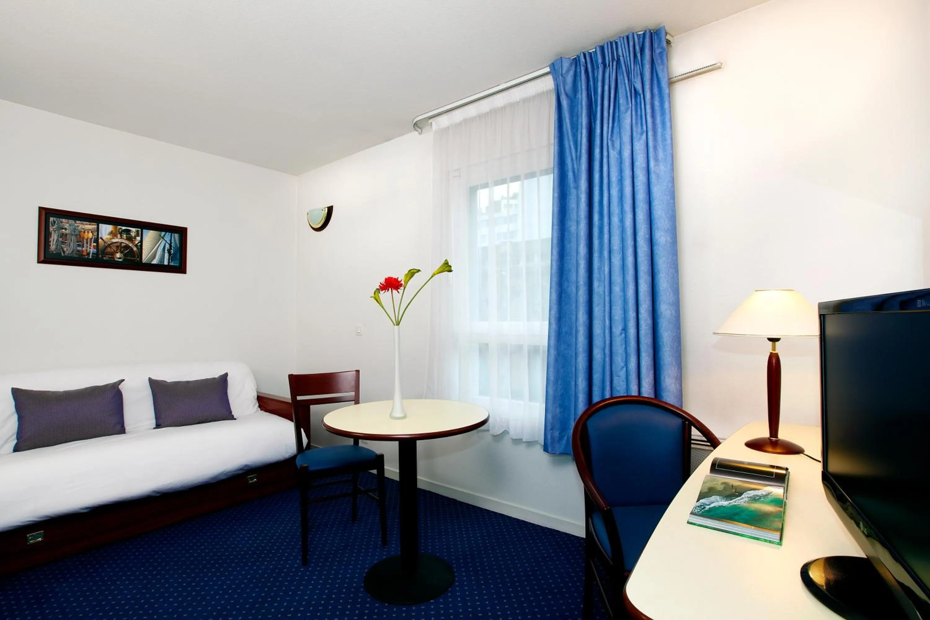 Photo of the whole room, Bed in Appart'City Classic Clermont Ferrand Centre