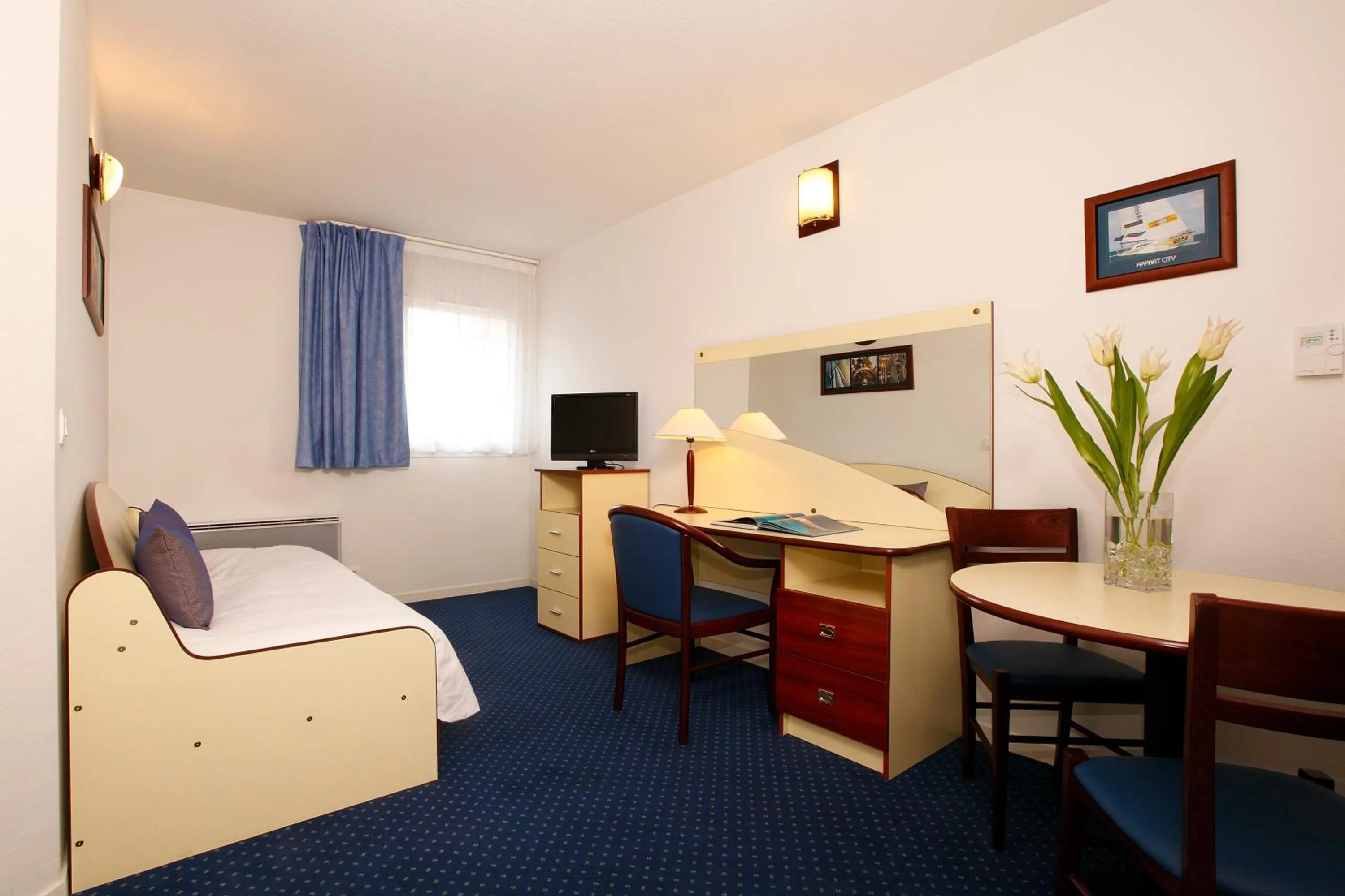 TV and multimedia, Bed in Appart'City Classic Clermont Ferrand Centre