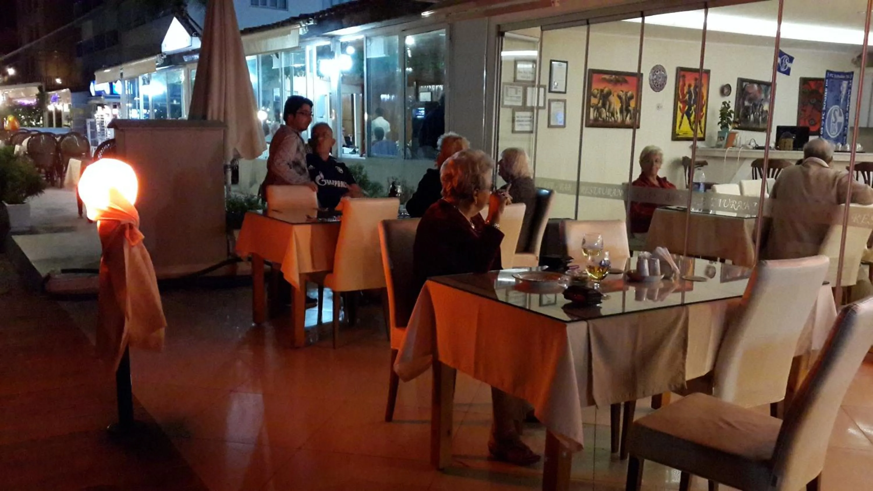 Restaurant/places to eat in Hotel Berlin