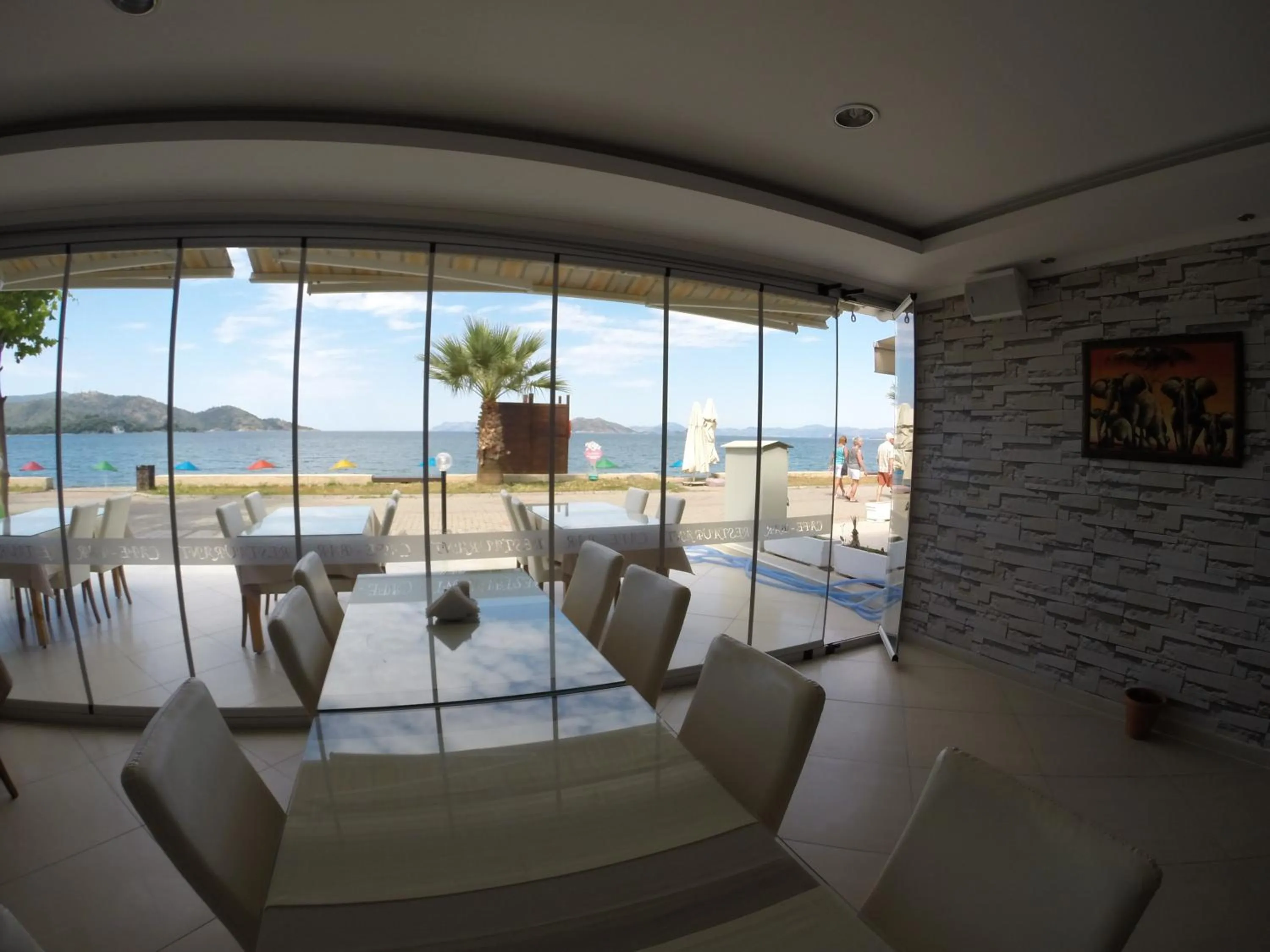 Restaurant/places to eat in Hotel Berlin