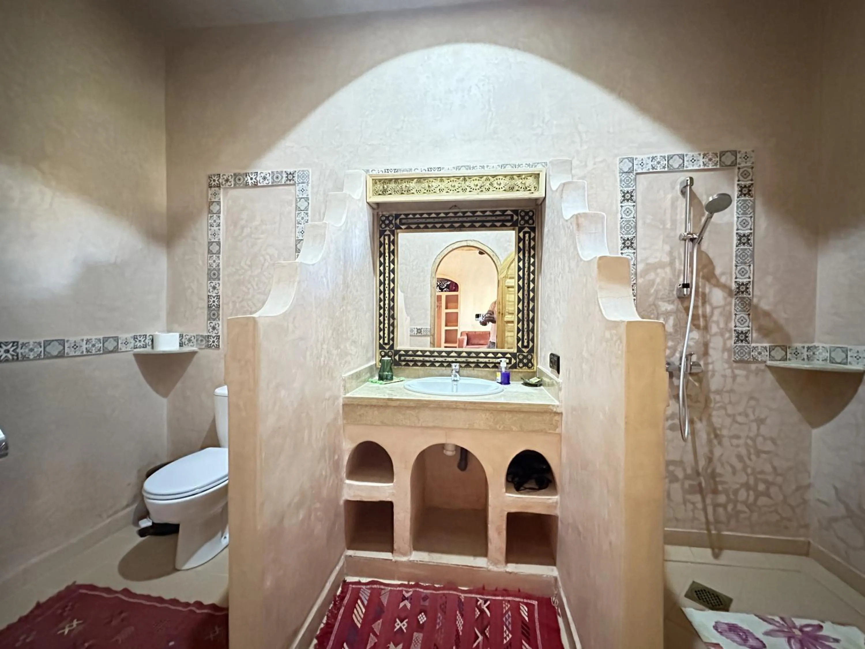 Shower in Oasis Tilogui-Luxury Hotel Restaurant and Desert Excursions In Zagora