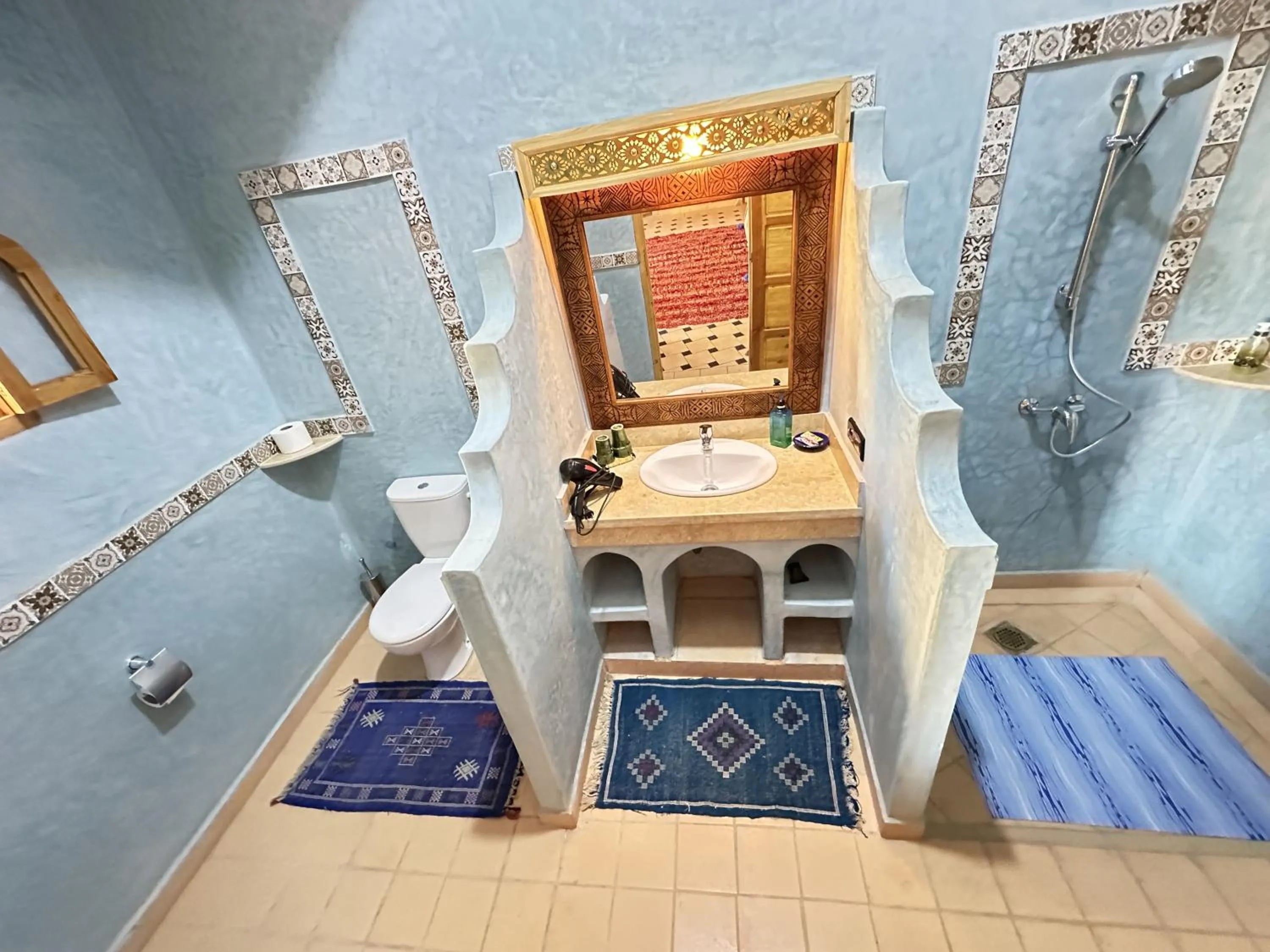 Toilet in Oasis Tilogui-Luxury Hotel Restaurant and Desert Excursions In Zagora
