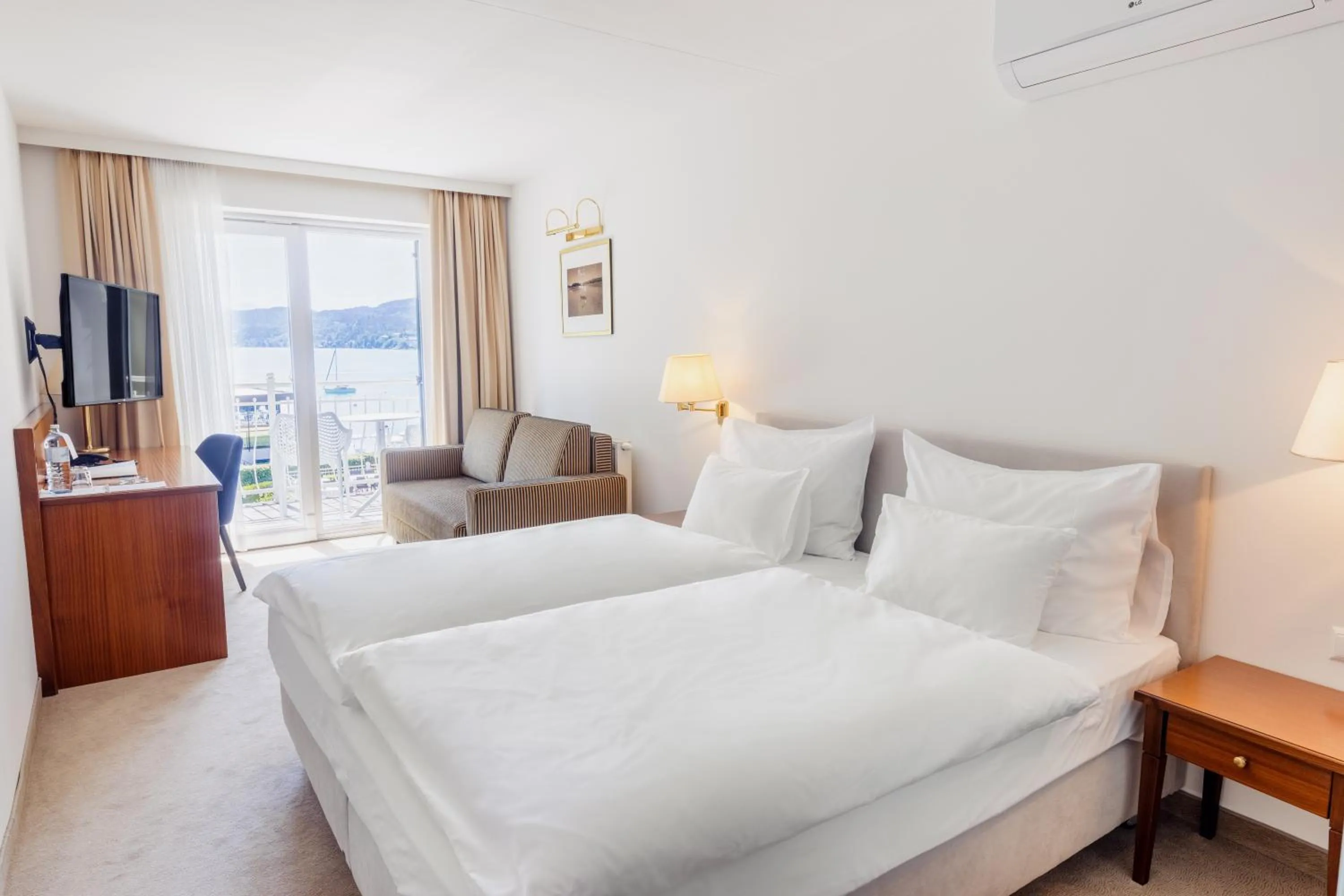 Photo of the whole room, Bed in Seehotel Dr. Jilly