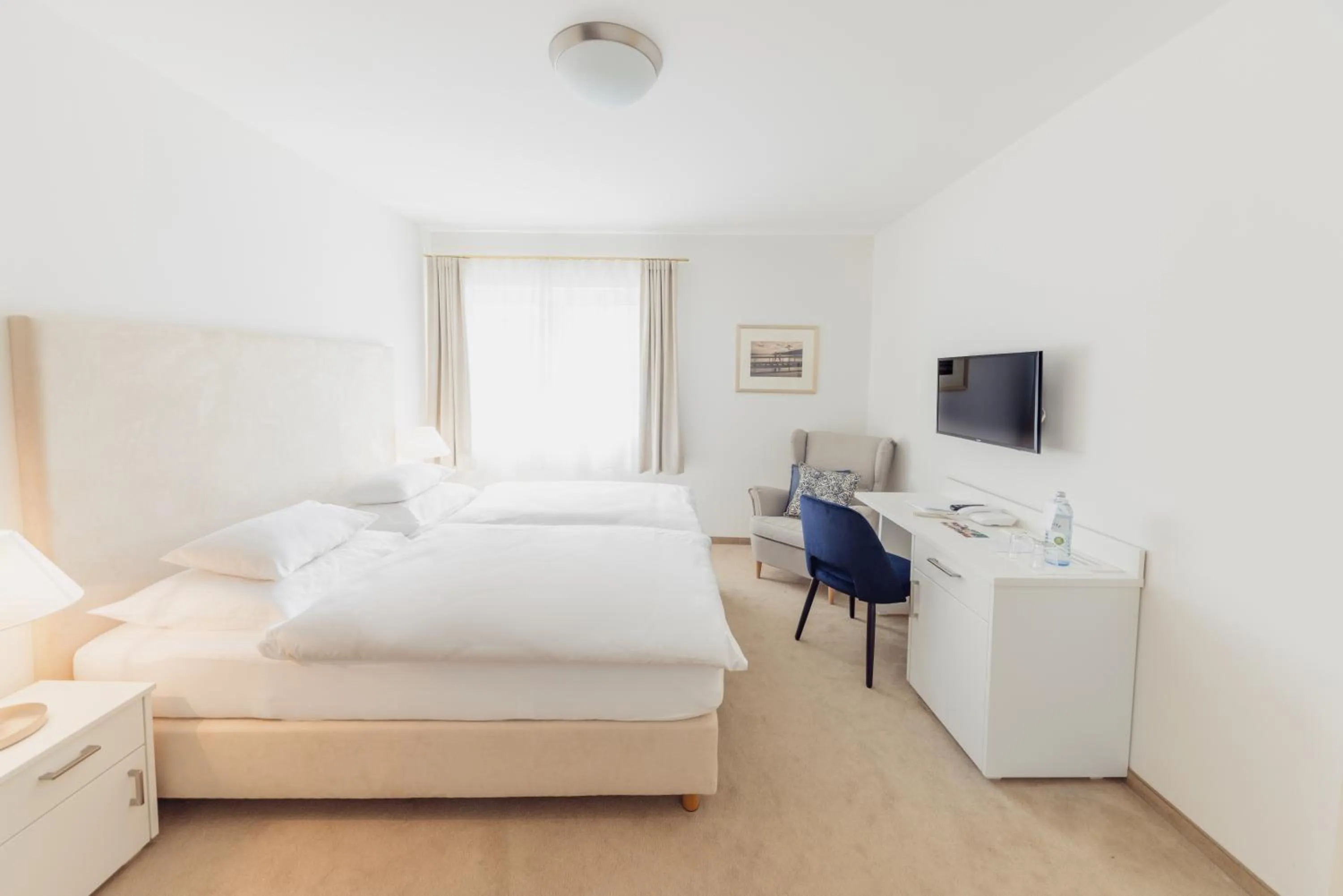 Photo of the whole room, Bed in Seehotel Dr. Jilly