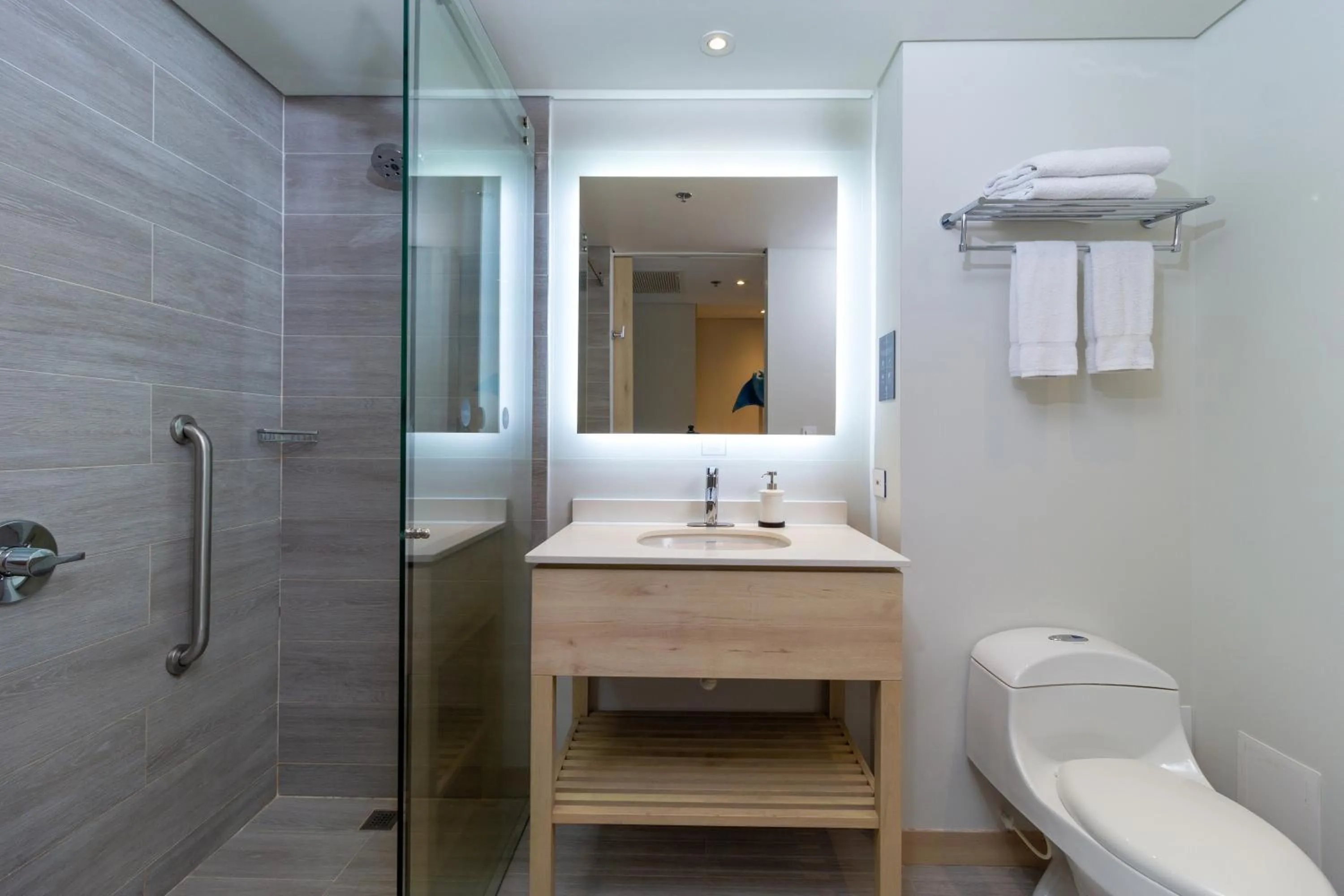 Bathroom in Aquamare Hotel