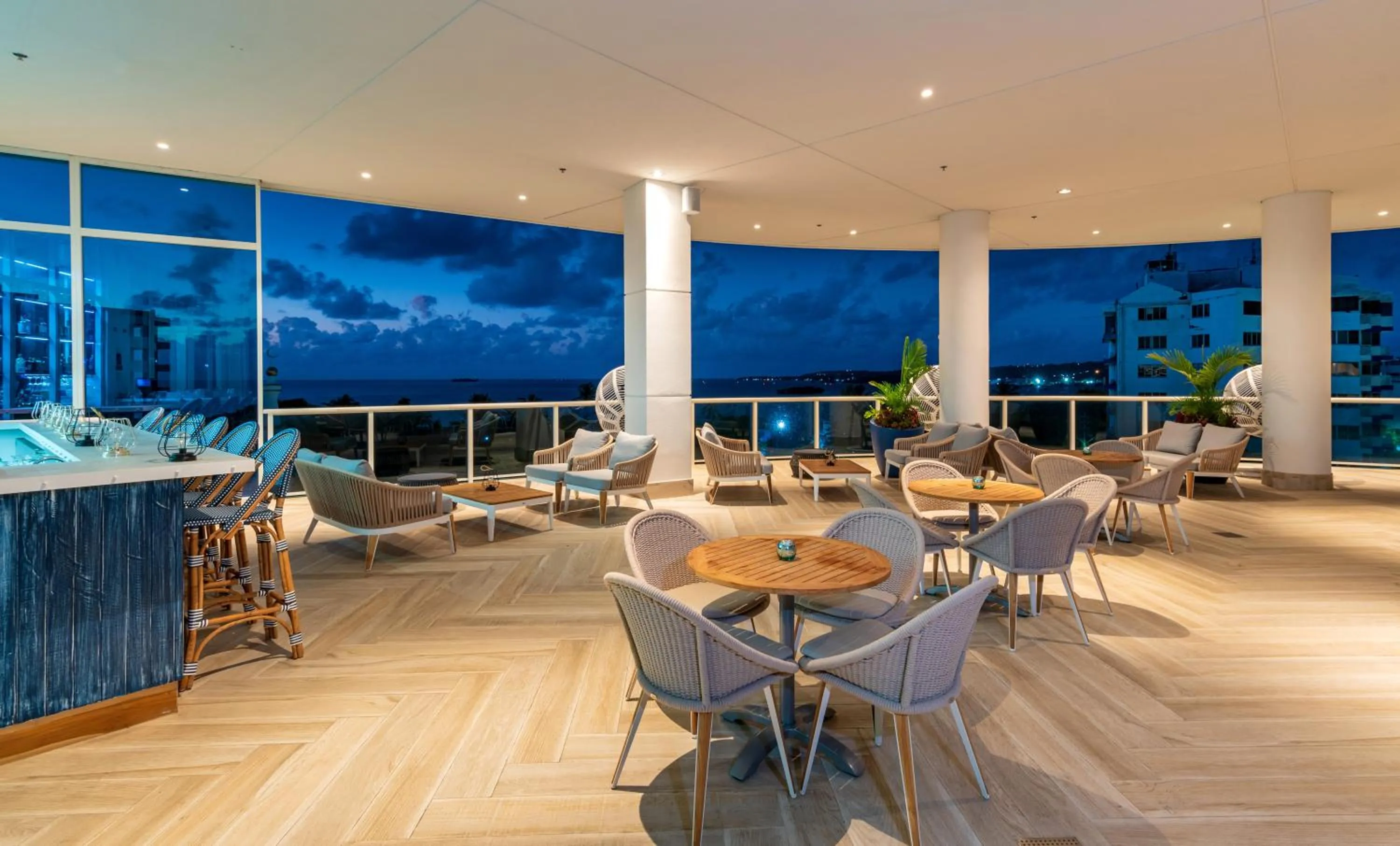 Restaurant/places to eat in Aquamare Hotel