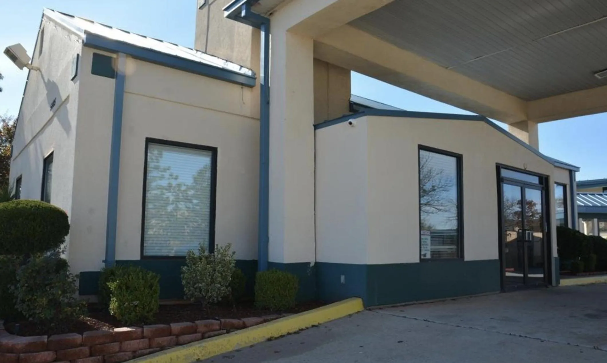 Facade/entrance in OK Hotel