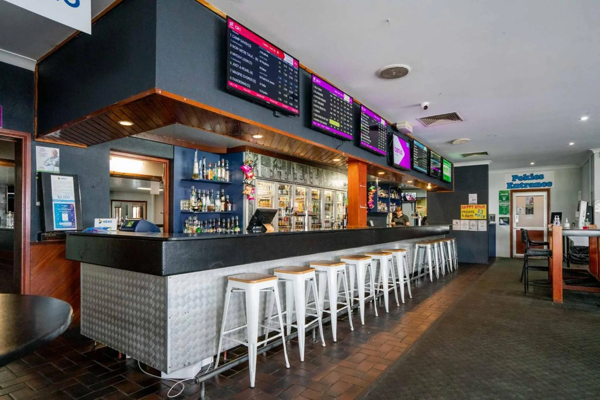 Property building in Grand Hotel Motel