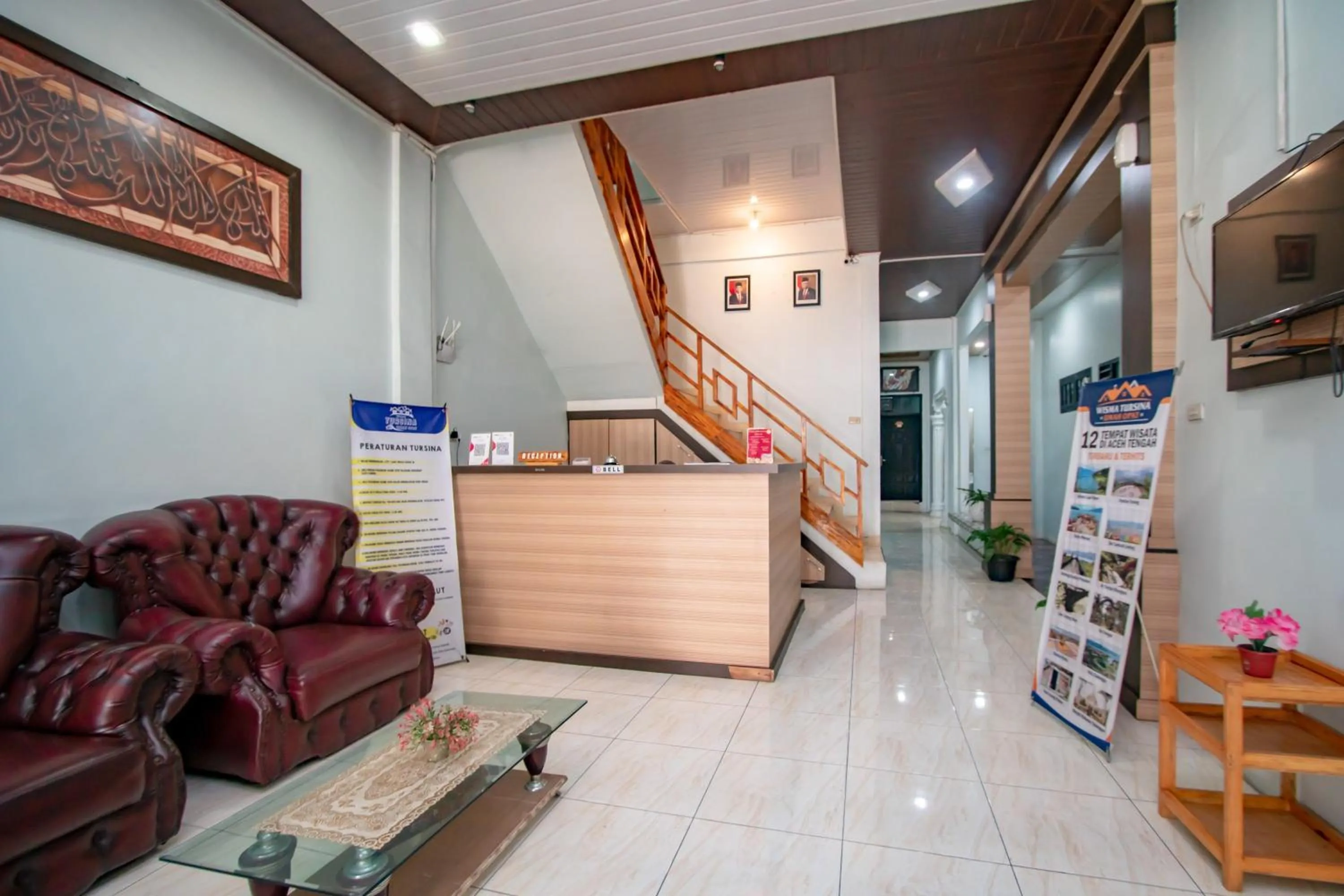 Lobby or reception in RedDoorz Syariah near Danau Lut Tawar Takengon