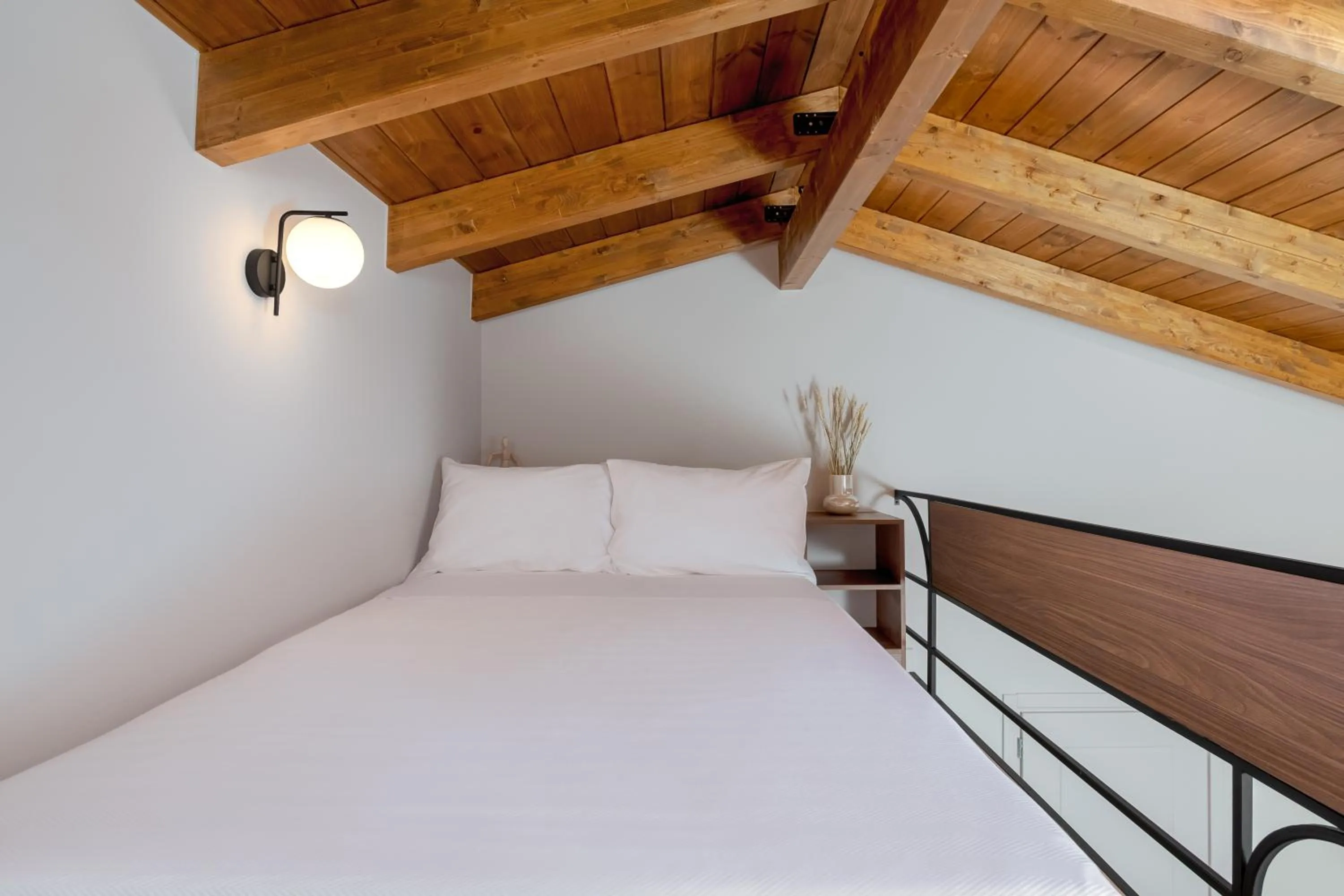 Bed in NAIADES the residence ioannina castle