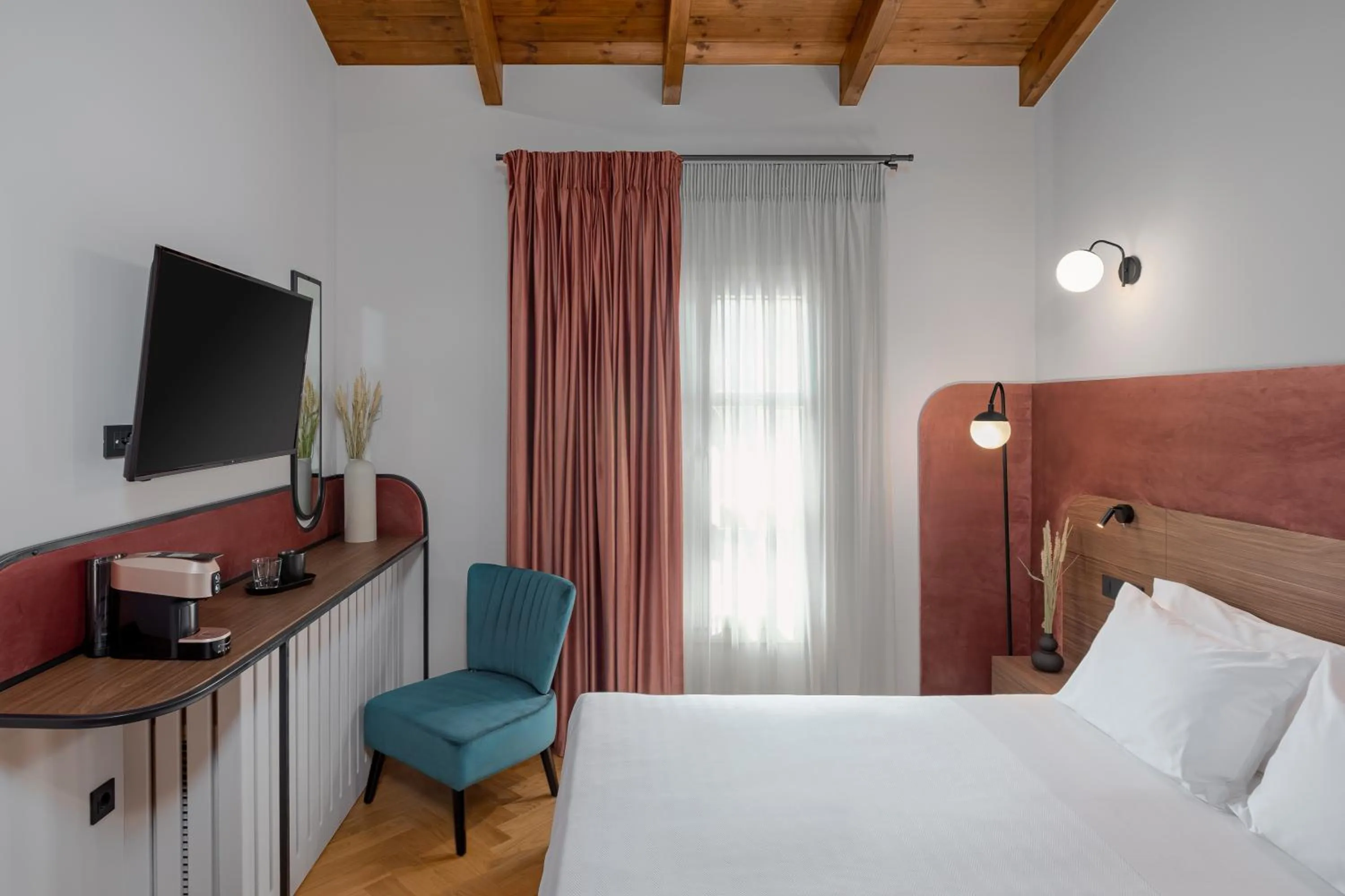 TV and multimedia, Bed in NAIADES the residence ioannina castle