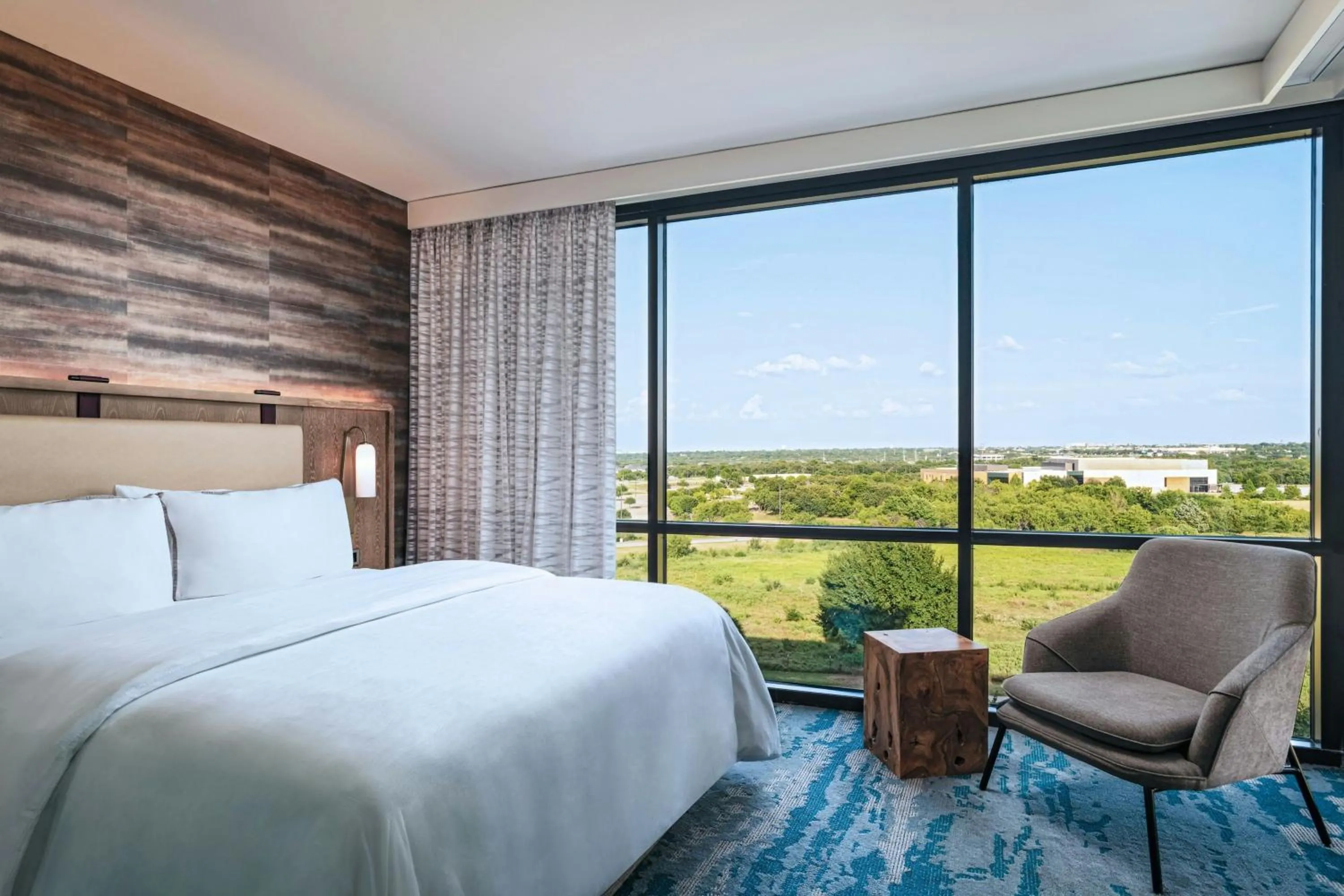 Photo of the whole room, Bed in The Westin Dallas Southlake