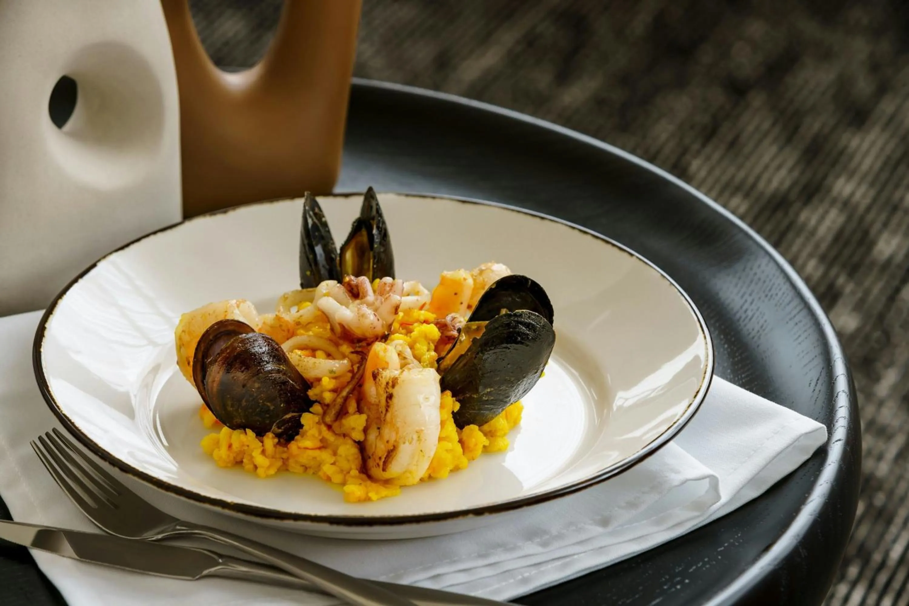 Restaurant/places to eat in AC Hotel by Marriott Bethesda Downtown