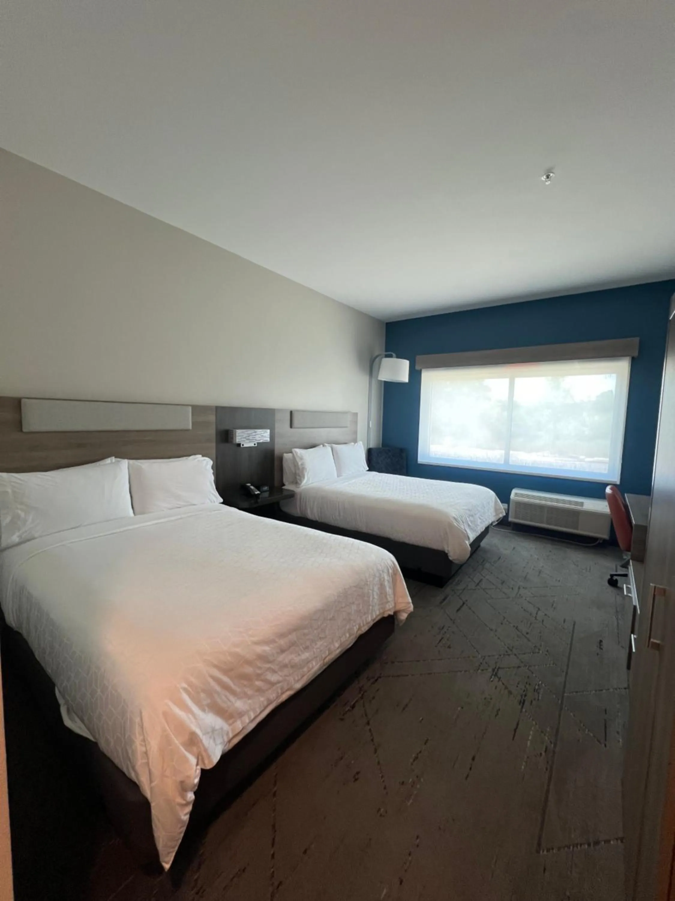 Bed in Holiday Inn Express - White Marsh by IHG