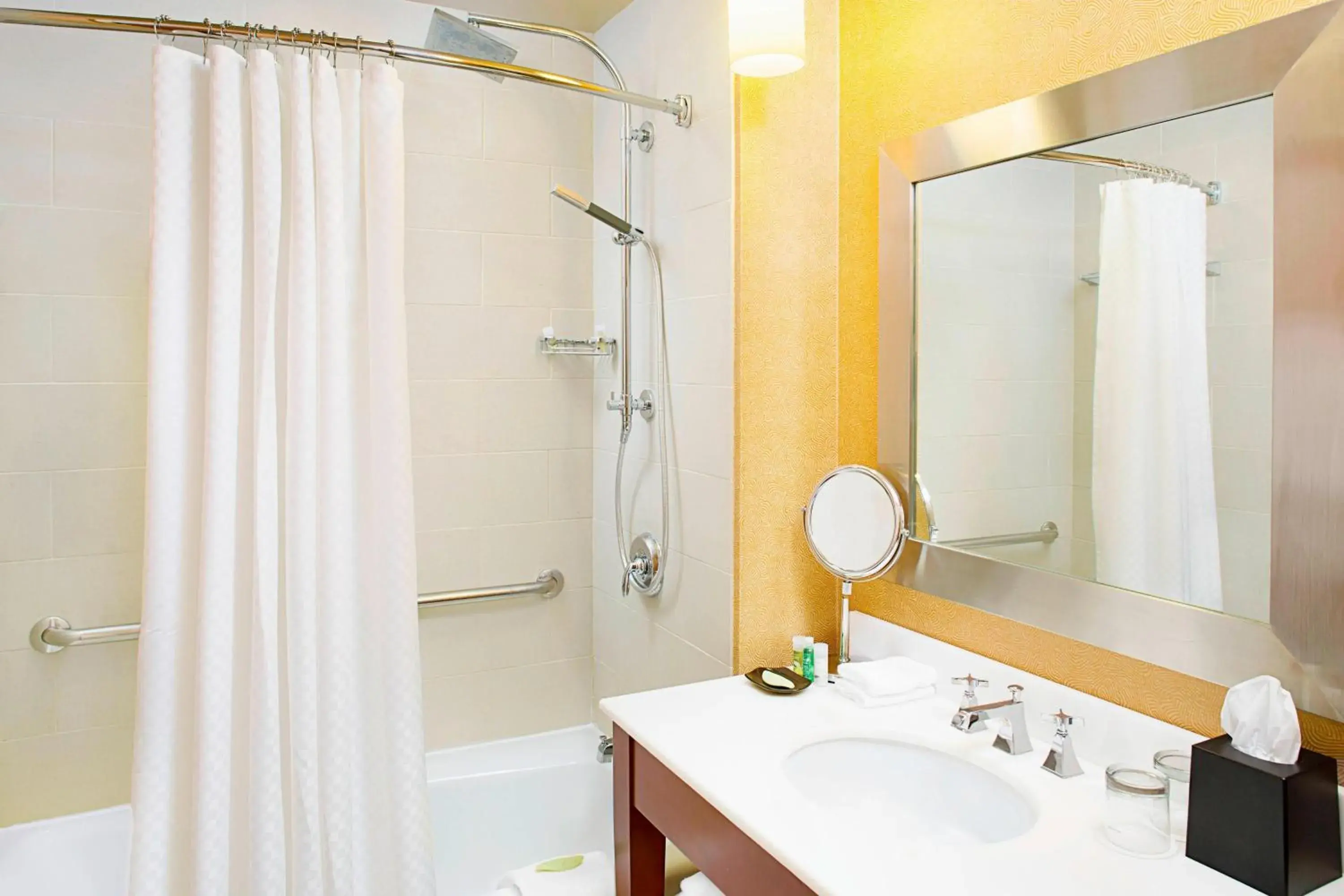 Queen Room with Two Queen Beds in The Westin Chicago North Shore Queen Room with Two Queen Beds in The Westin Chicago North Shore