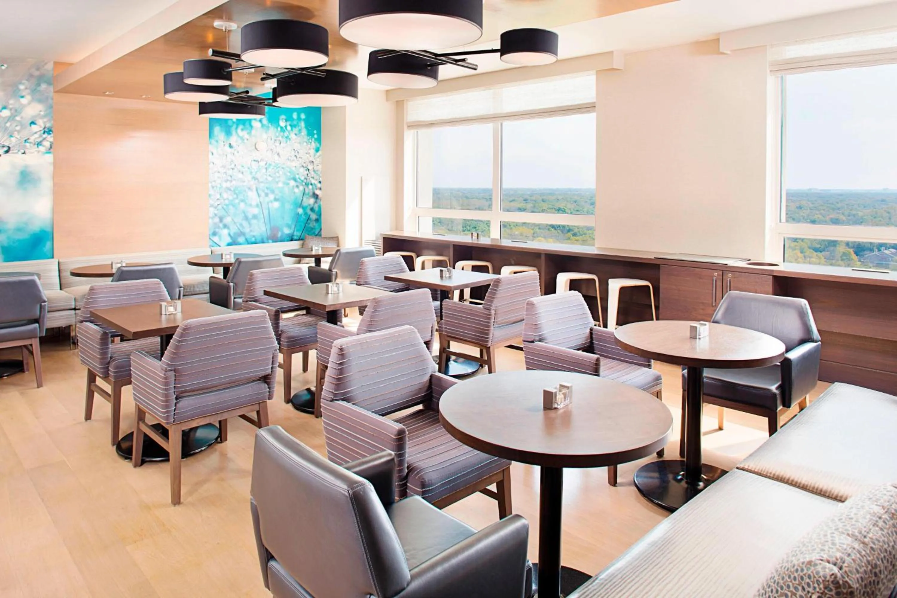 Lounge or bar in The Westin Chicago North Shore