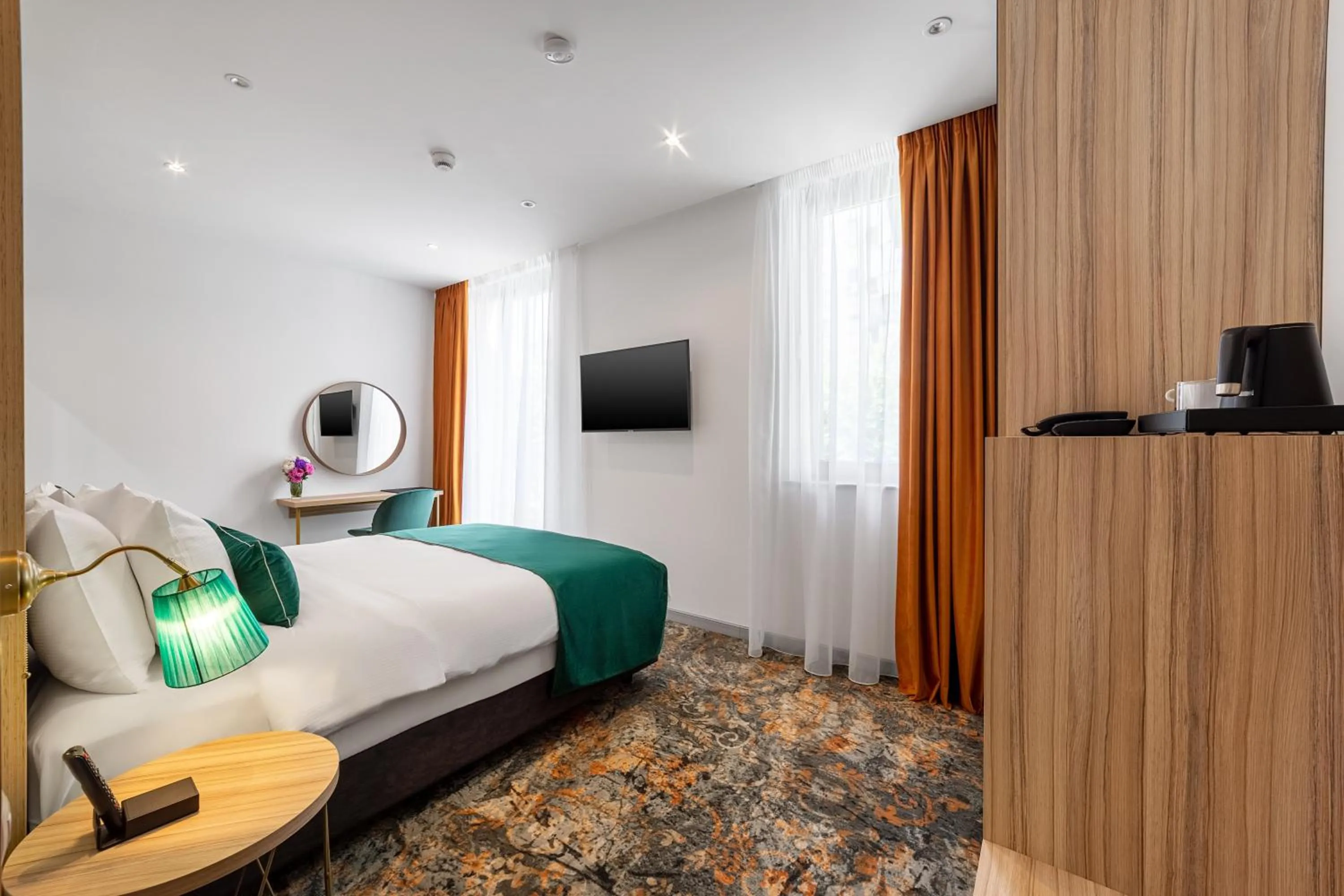 Bed in Tomis Garden Bucuresti