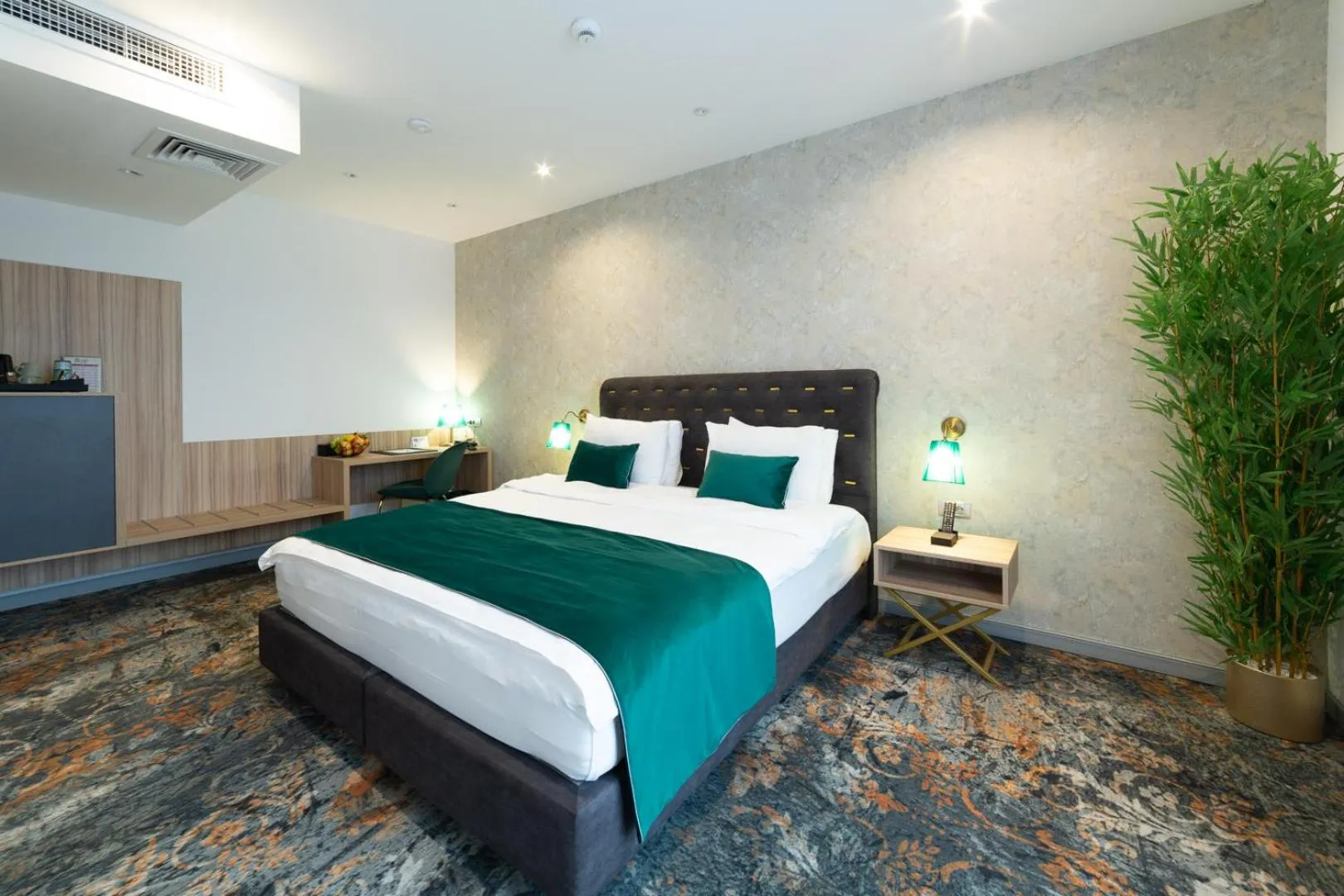 Bed in Tomis Garden Bucuresti