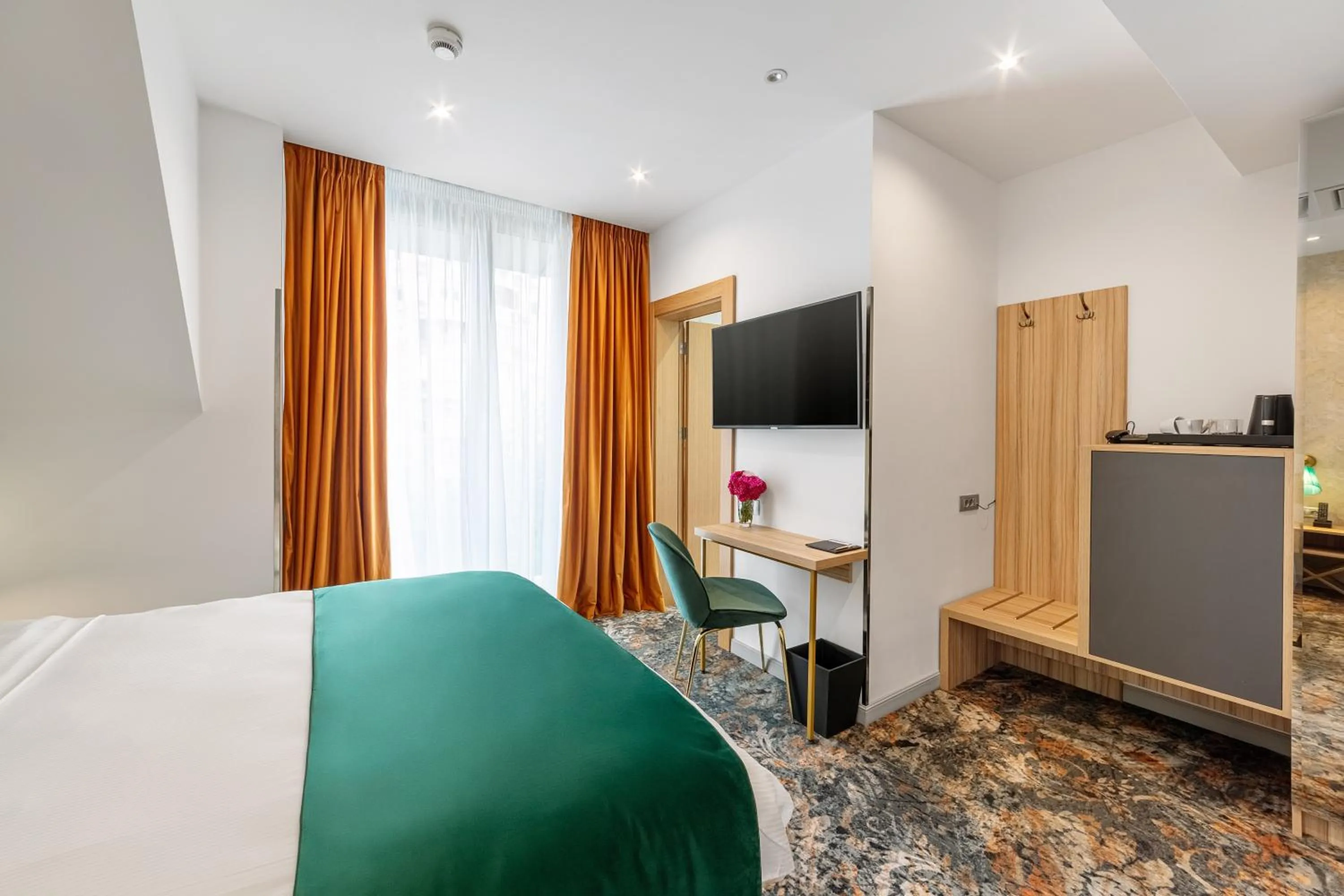 Photo of the whole room, Bed in Tomis Garden Bucuresti