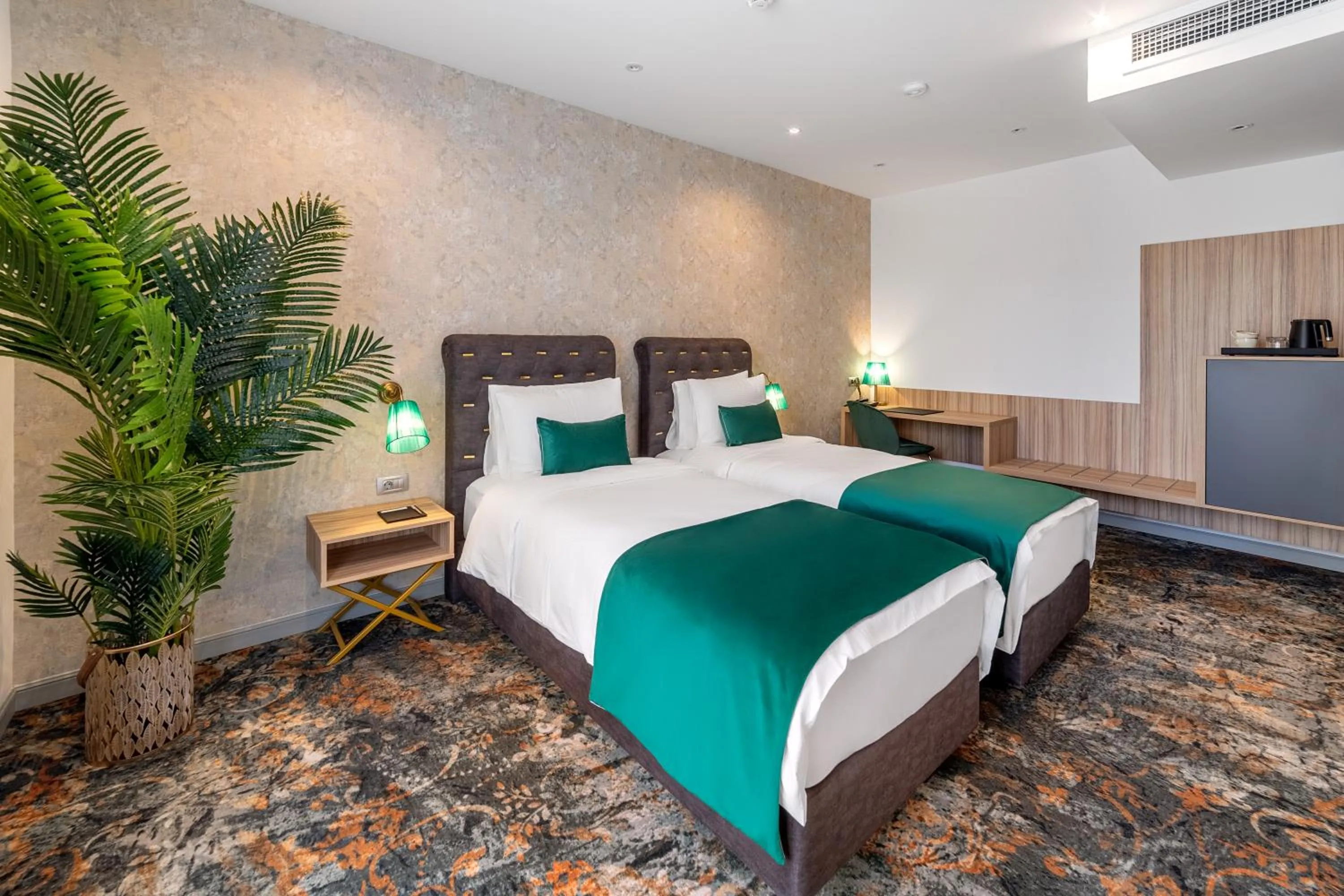 Bed in Tomis Garden Bucuresti