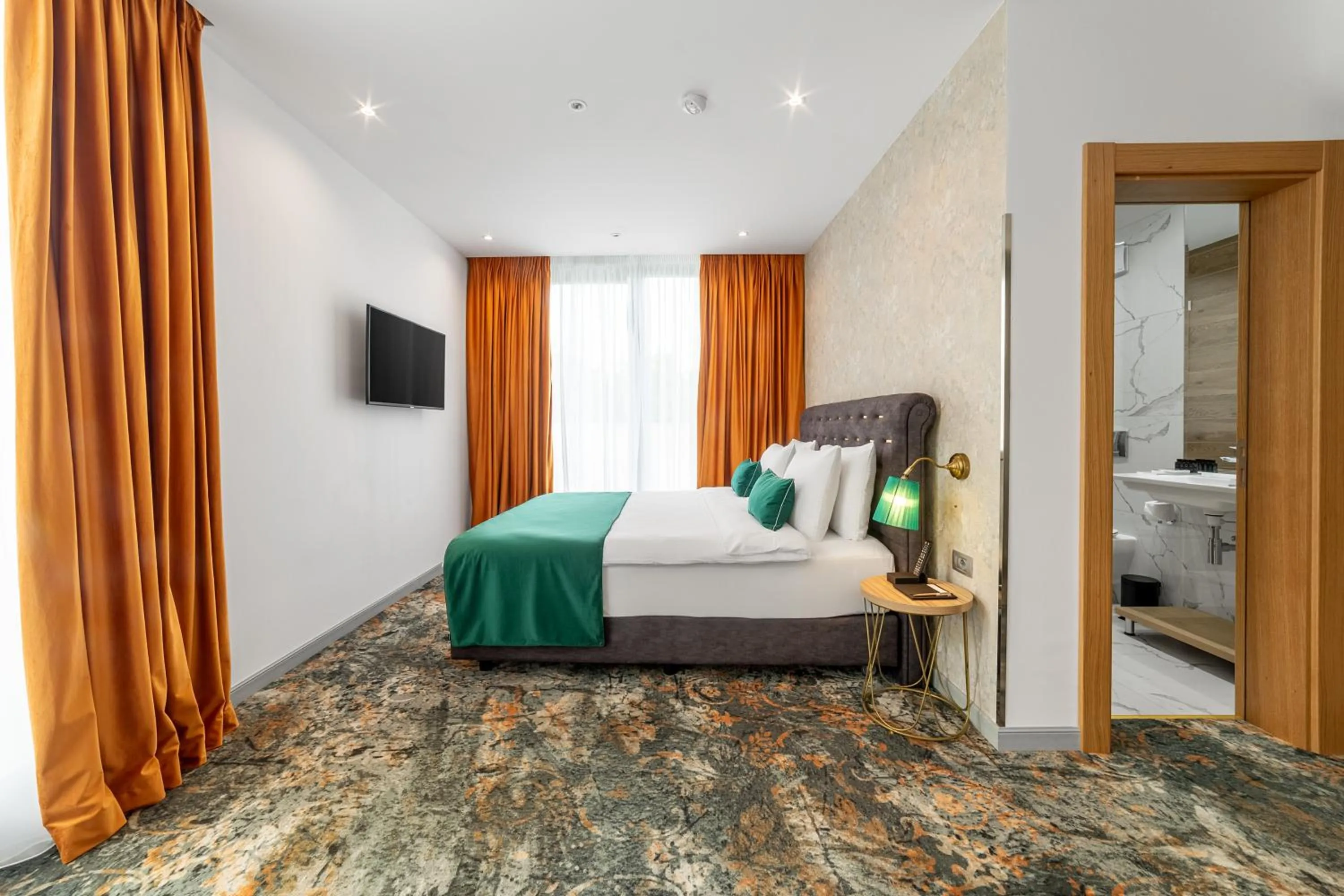 Bed in Tomis Garden Bucuresti