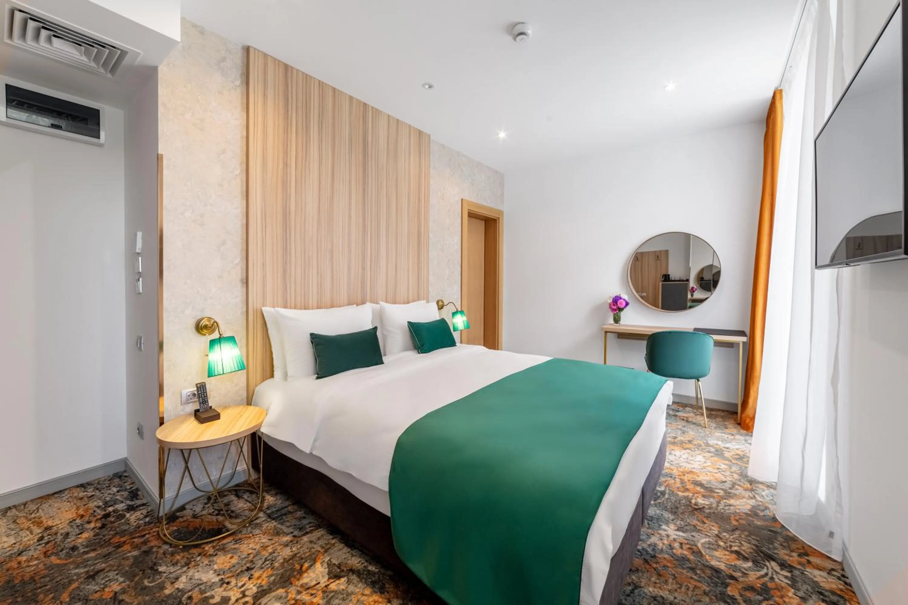 Bed in Tomis Garden Bucuresti