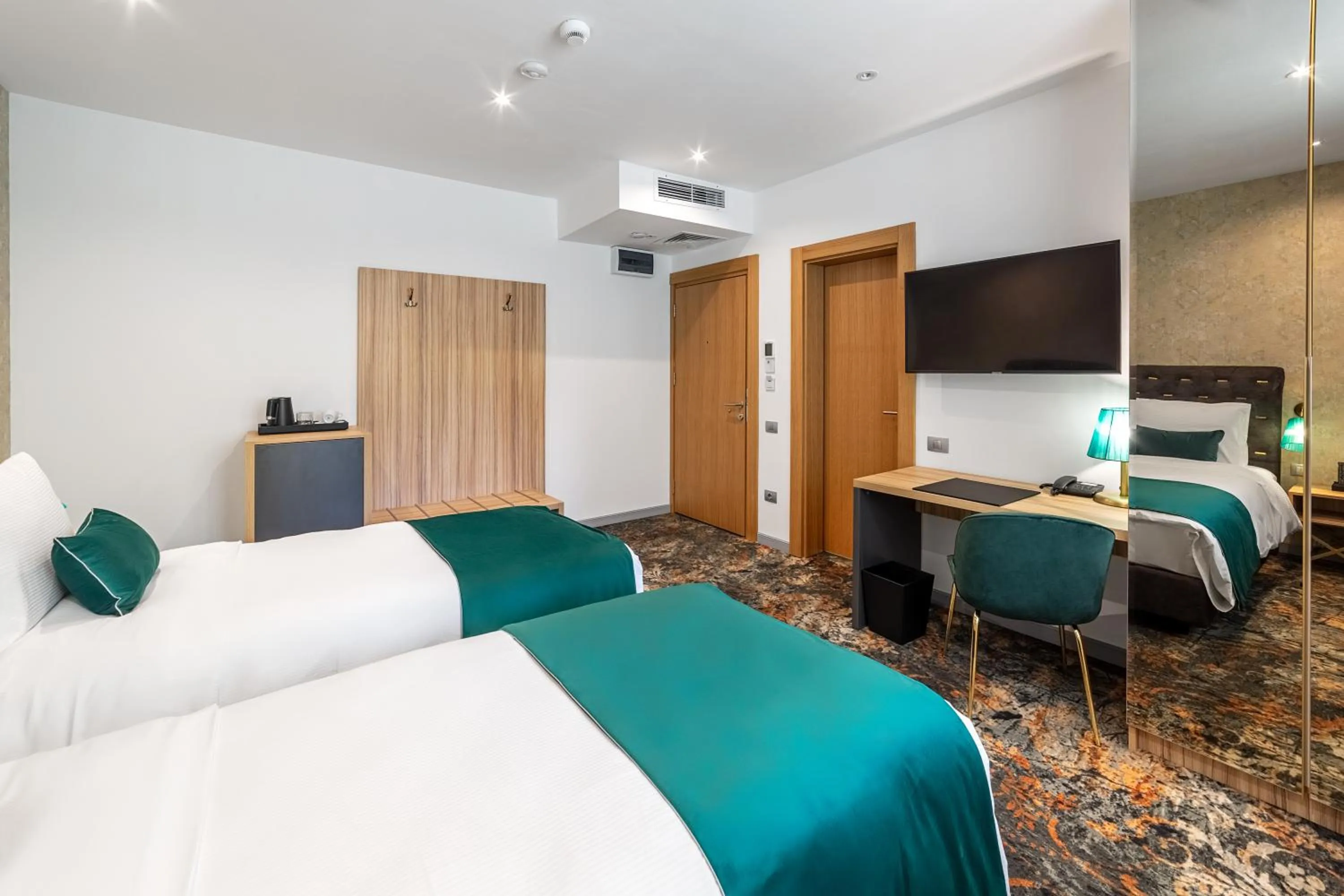 Bed in Tomis Garden Bucuresti