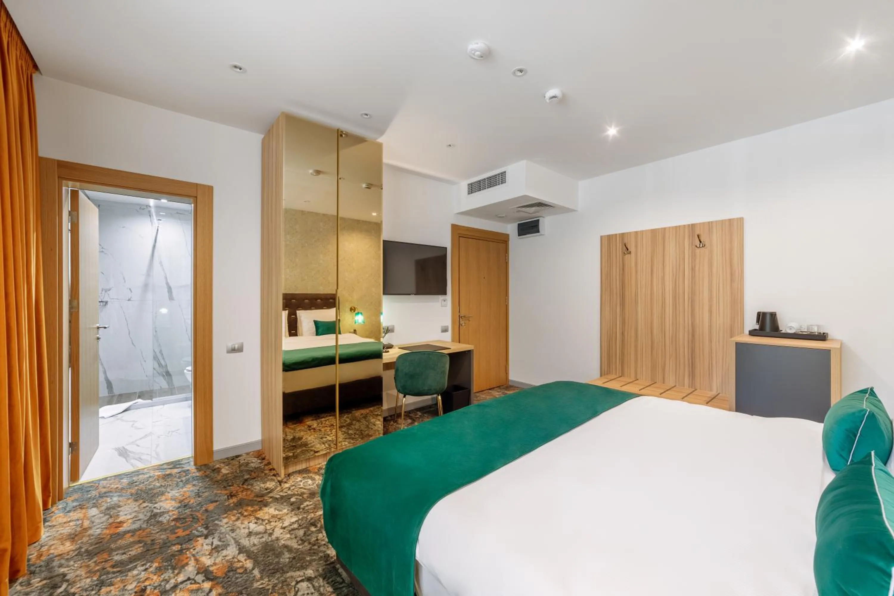 Bed in Tomis Garden Bucuresti