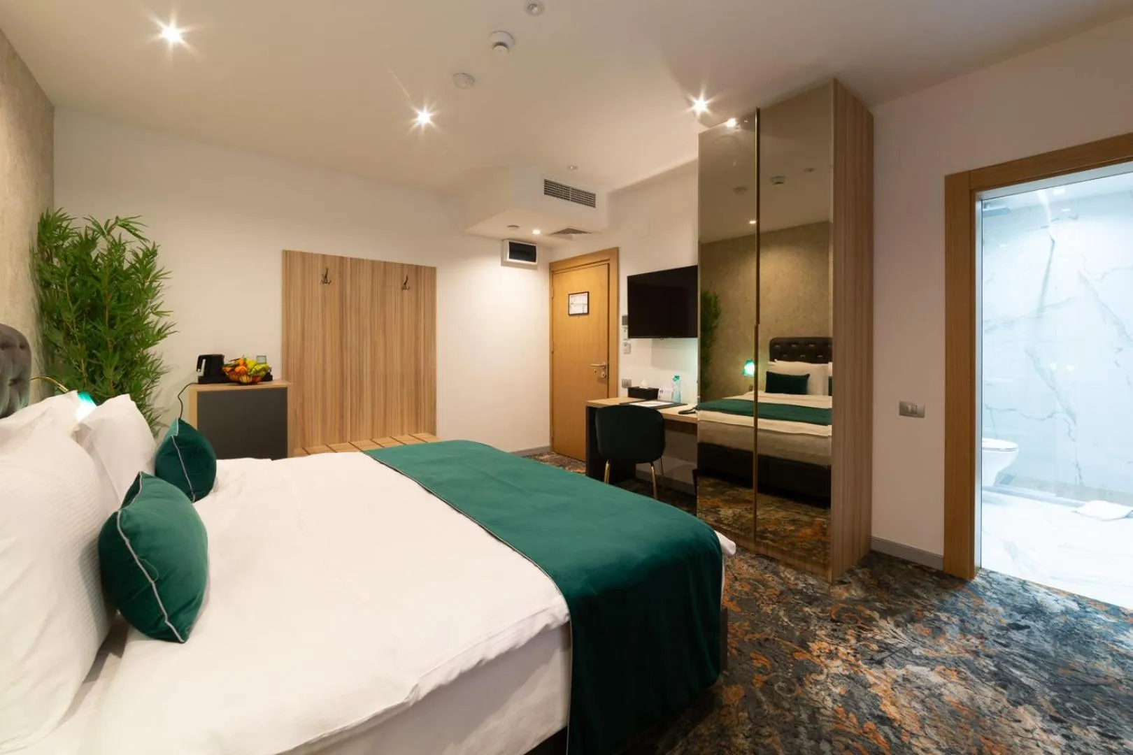 Bed in Tomis Garden Bucuresti