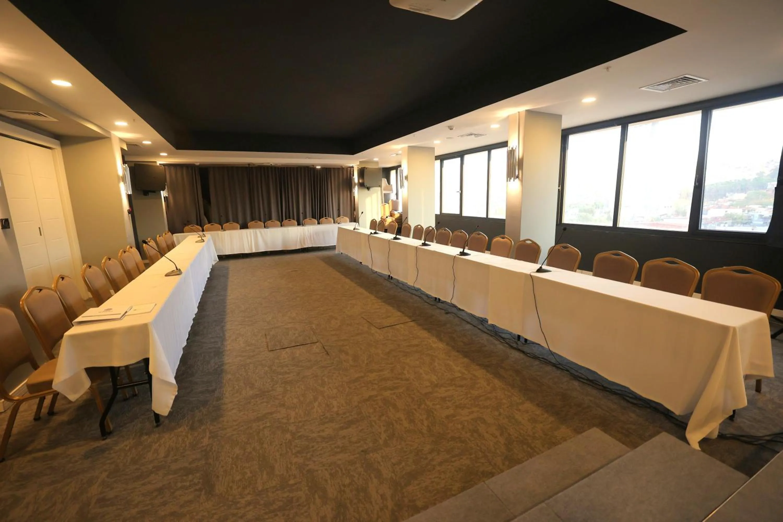 Meeting/conference room in Best Western Izmir Hotel