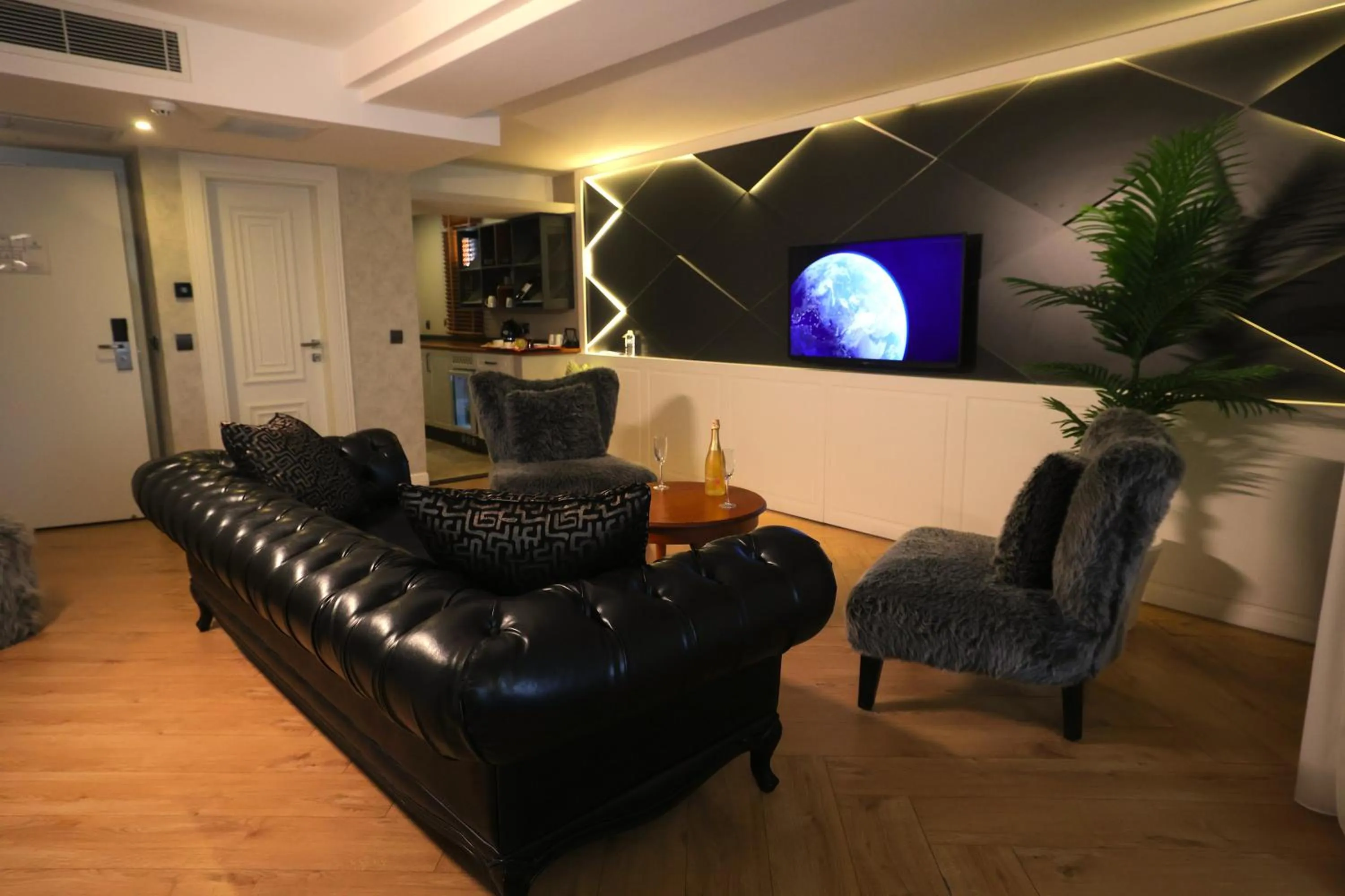 TV and multimedia in Best Western Izmir Hotel