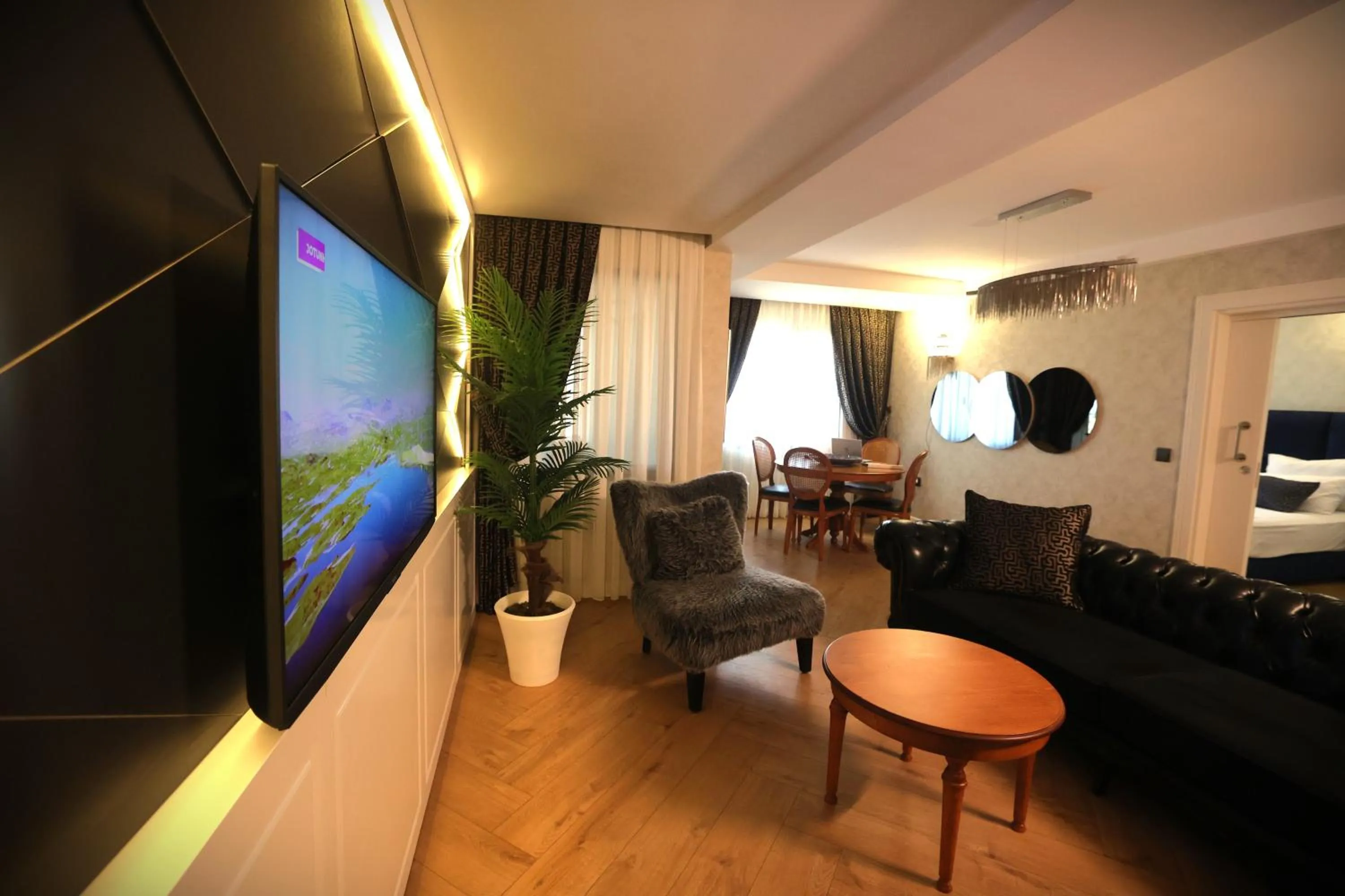 Communal lounge/ TV room in Best Western Izmir Hotel