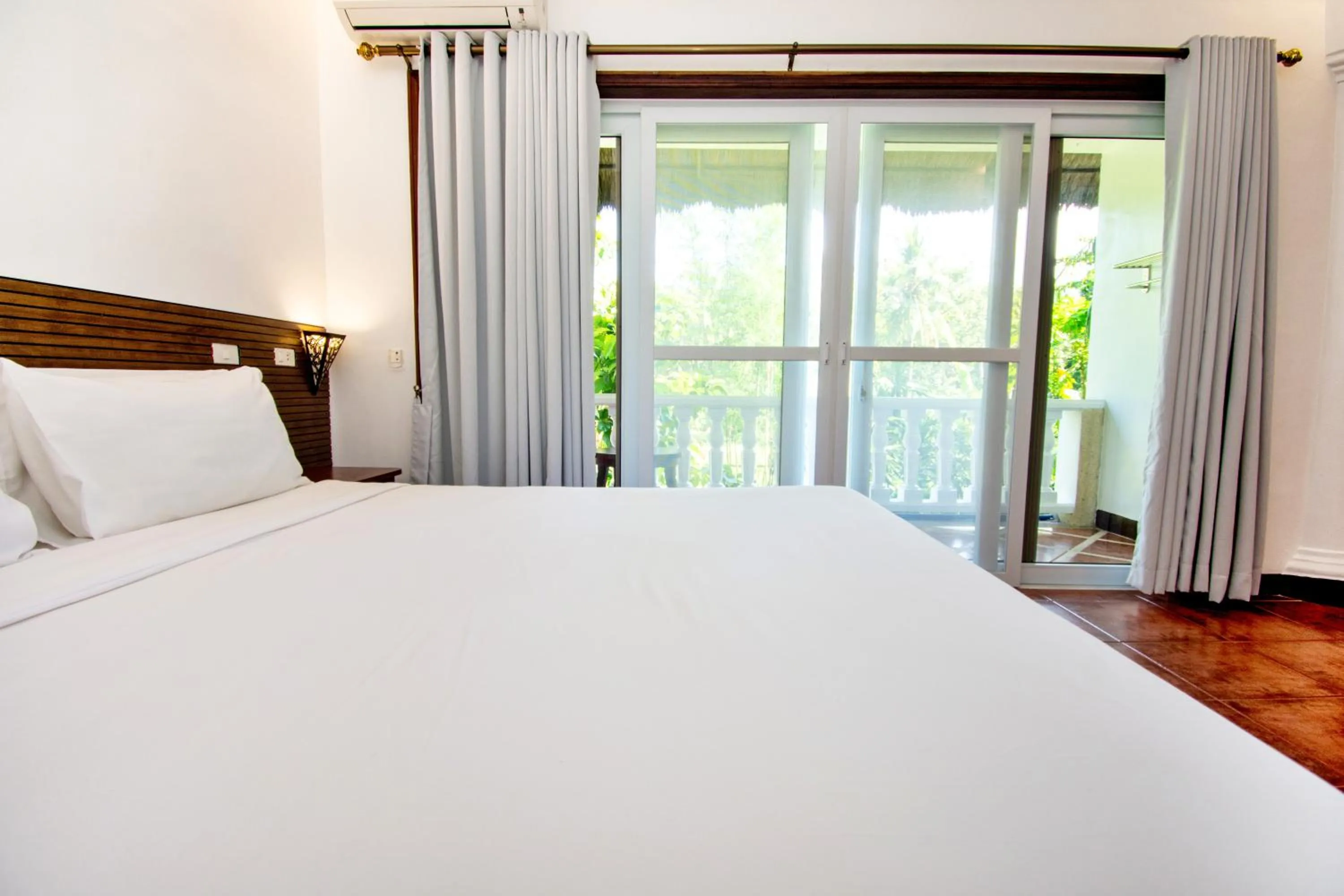 Bed in Lanterna Hotel Boracay